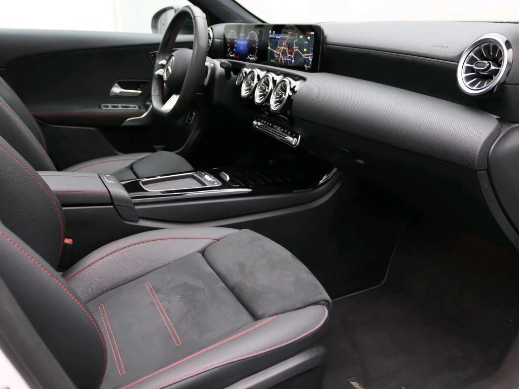 Mercedes-Benz-A-Klasse-image-6