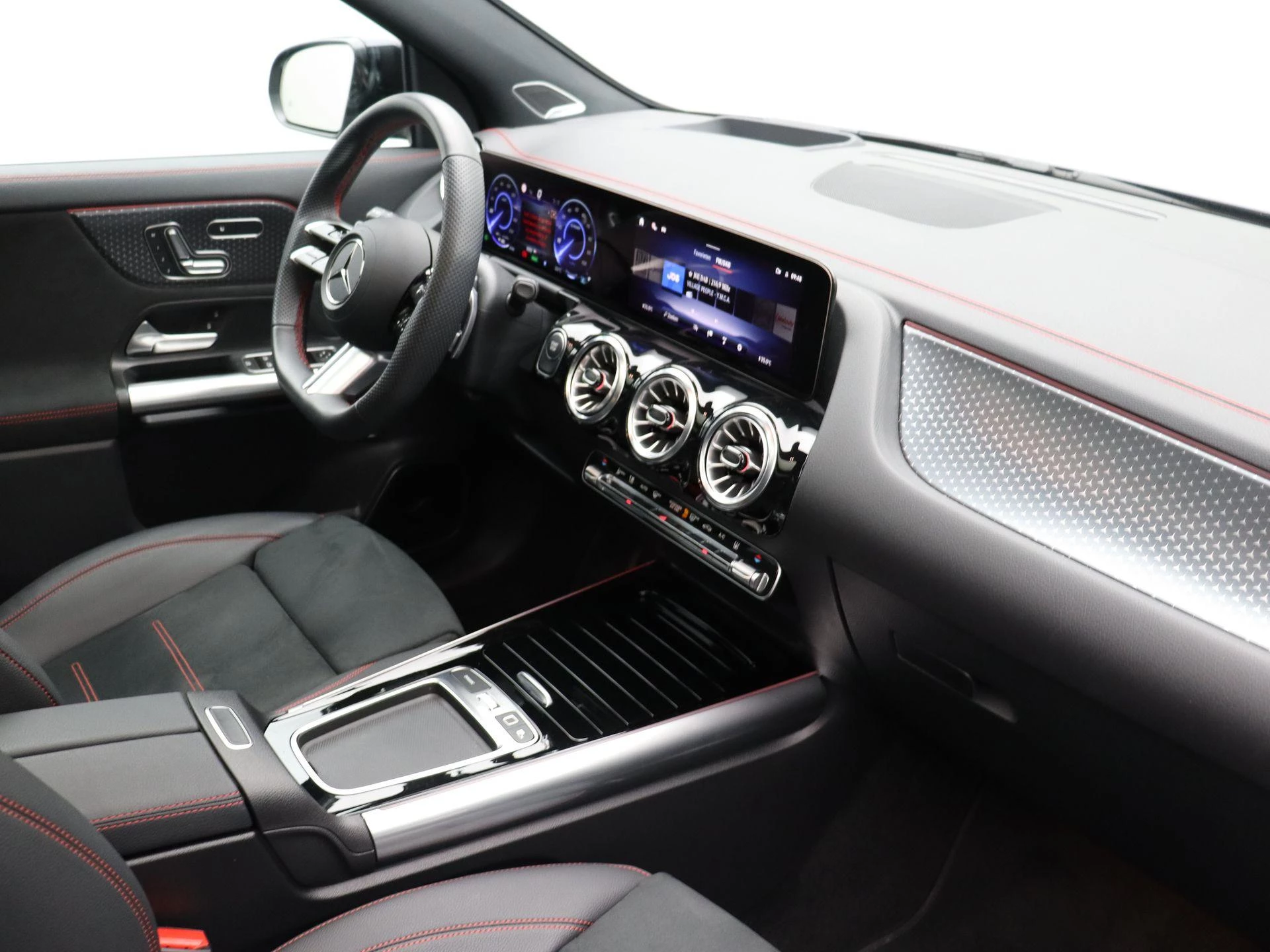 Mercedes-Benz EQA 250+ Star Edition + PANO DAK + BURMESTER + TREKHAAK + CARPLAY +