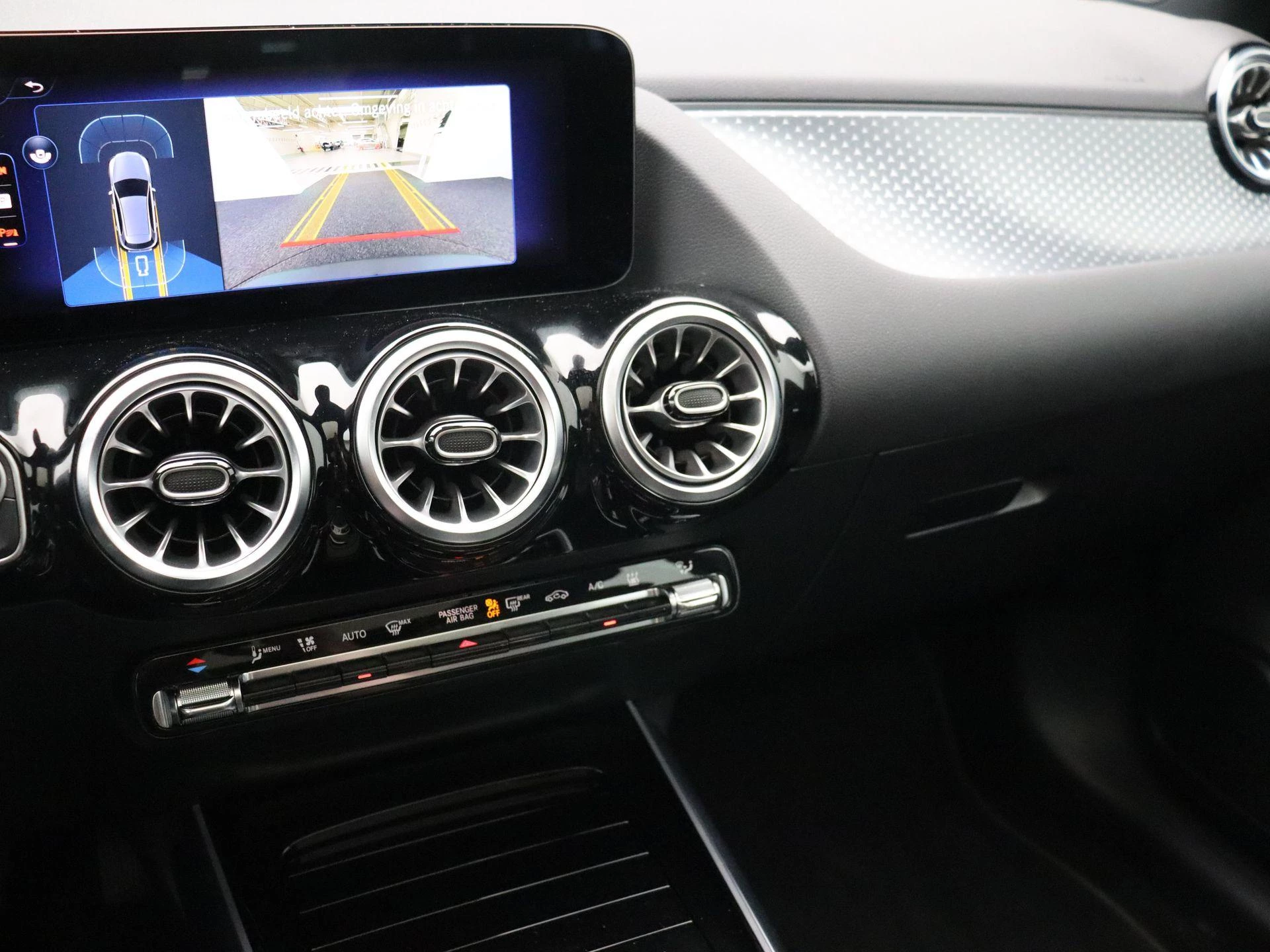 Mercedes-Benz-EQA-image-13