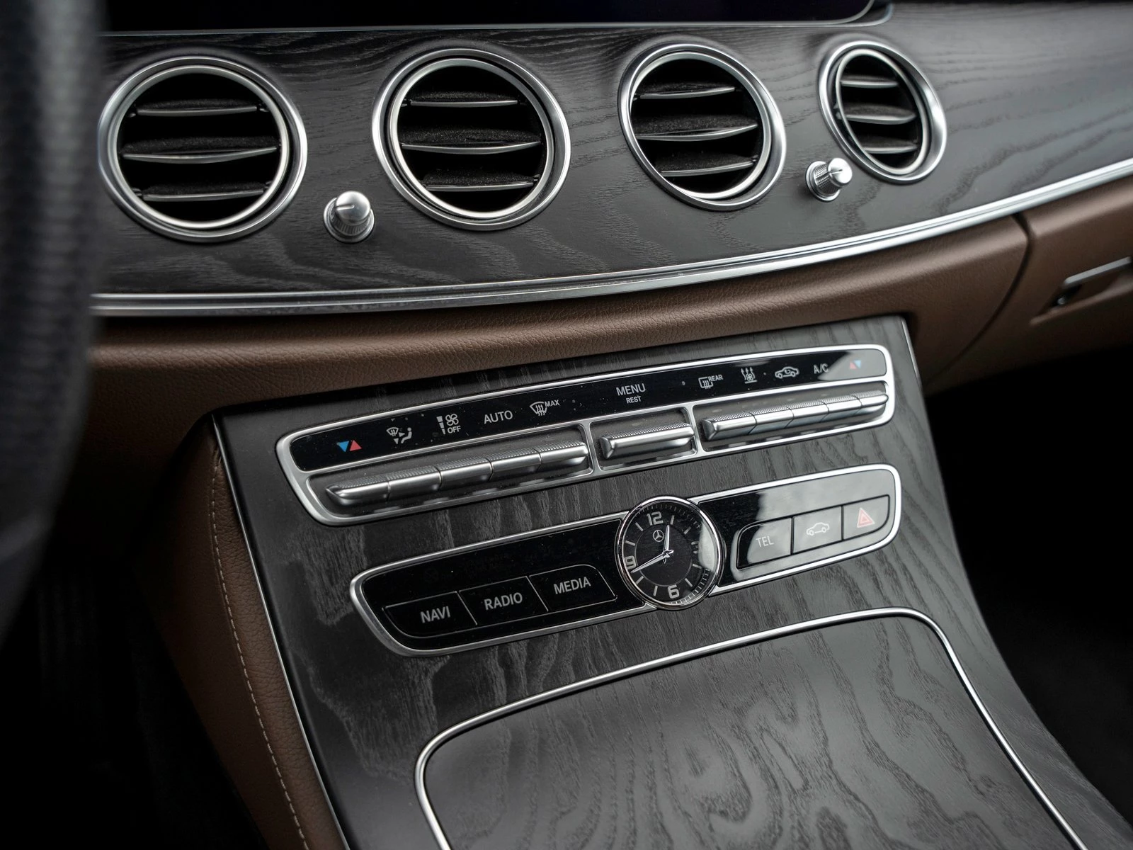 Mercedes-Benz-E-Klasse-image-15