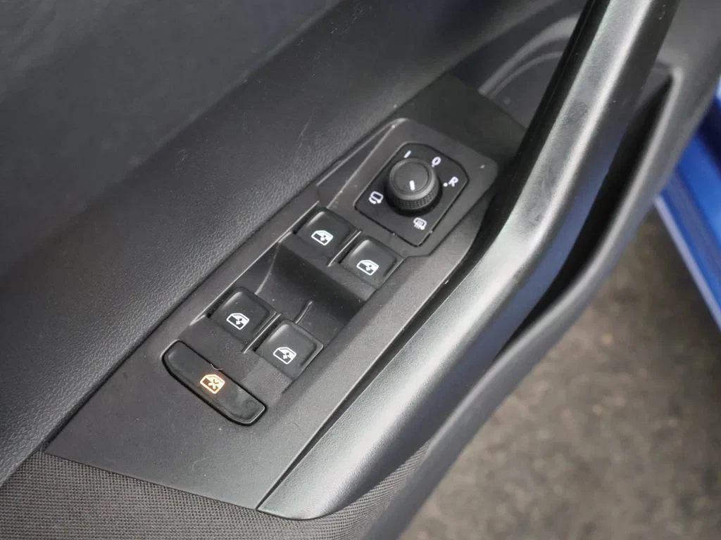 Volkswagen-Polo-image-18