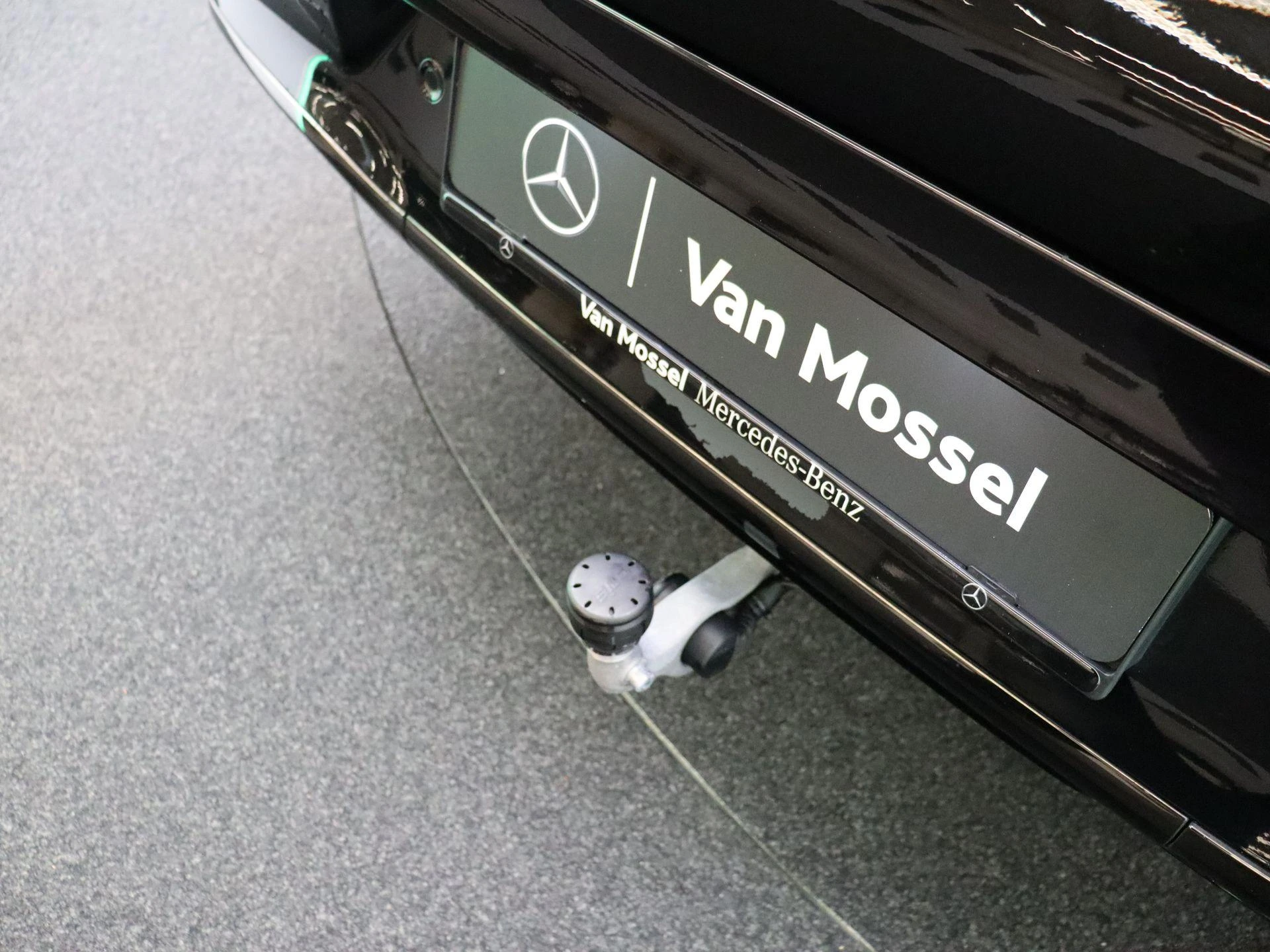 Mercedes-Benz-EQS-image-28