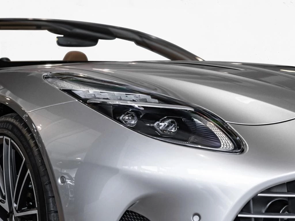 Aston Martin DB12 Volante Aston Martin Hamburg