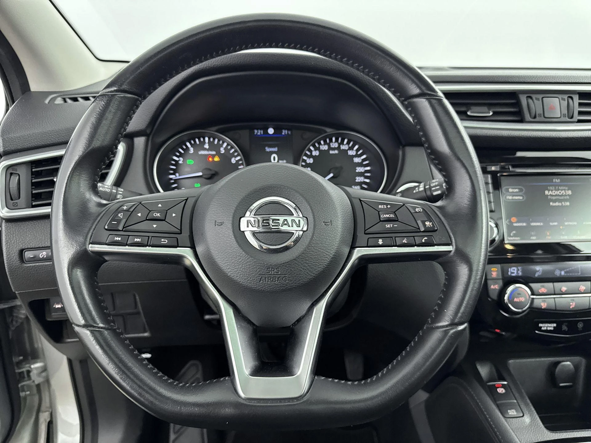 Nissan-QASHQAI-image-24