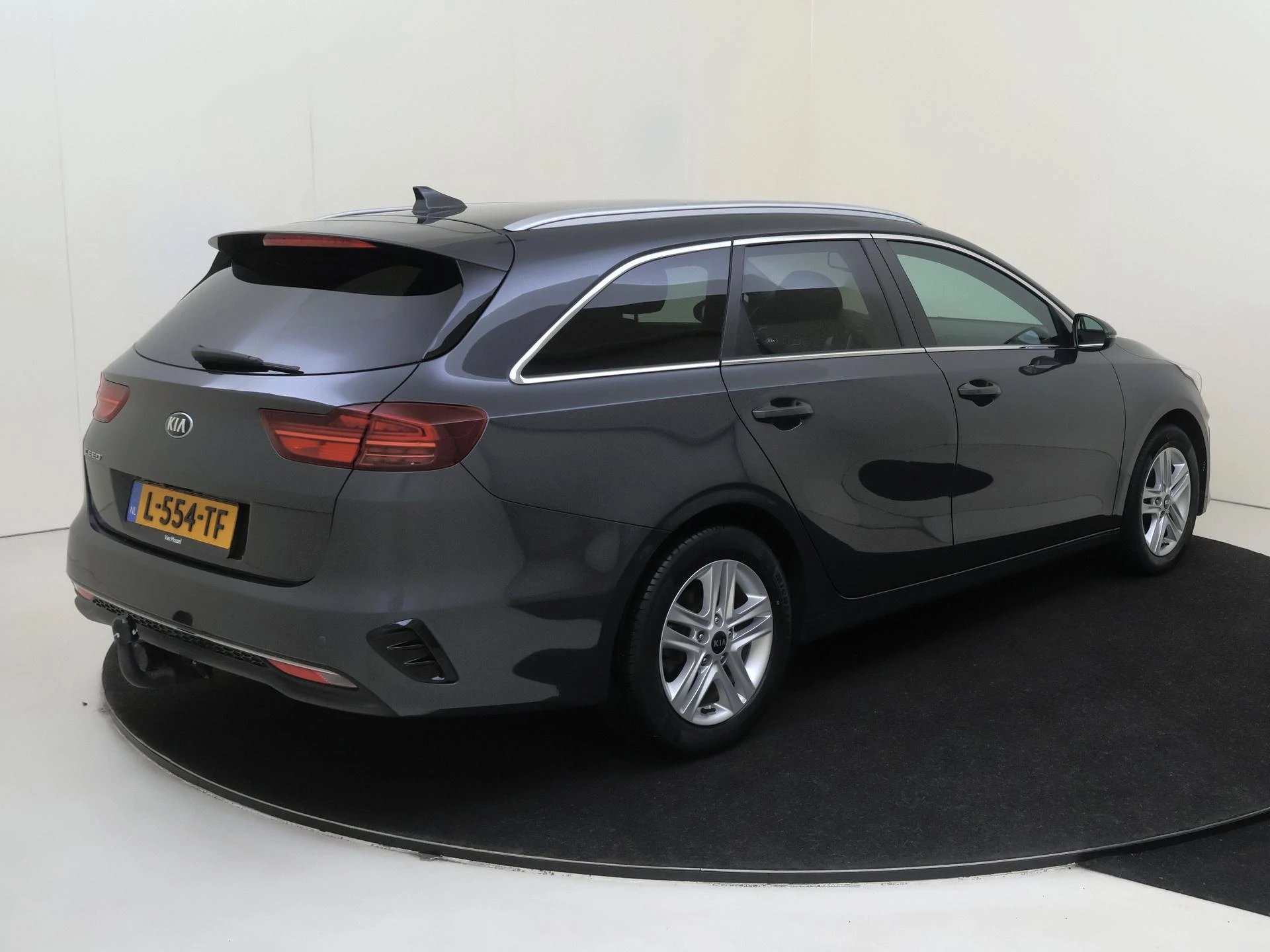 Kia-Ceed Sportswagon-image-3