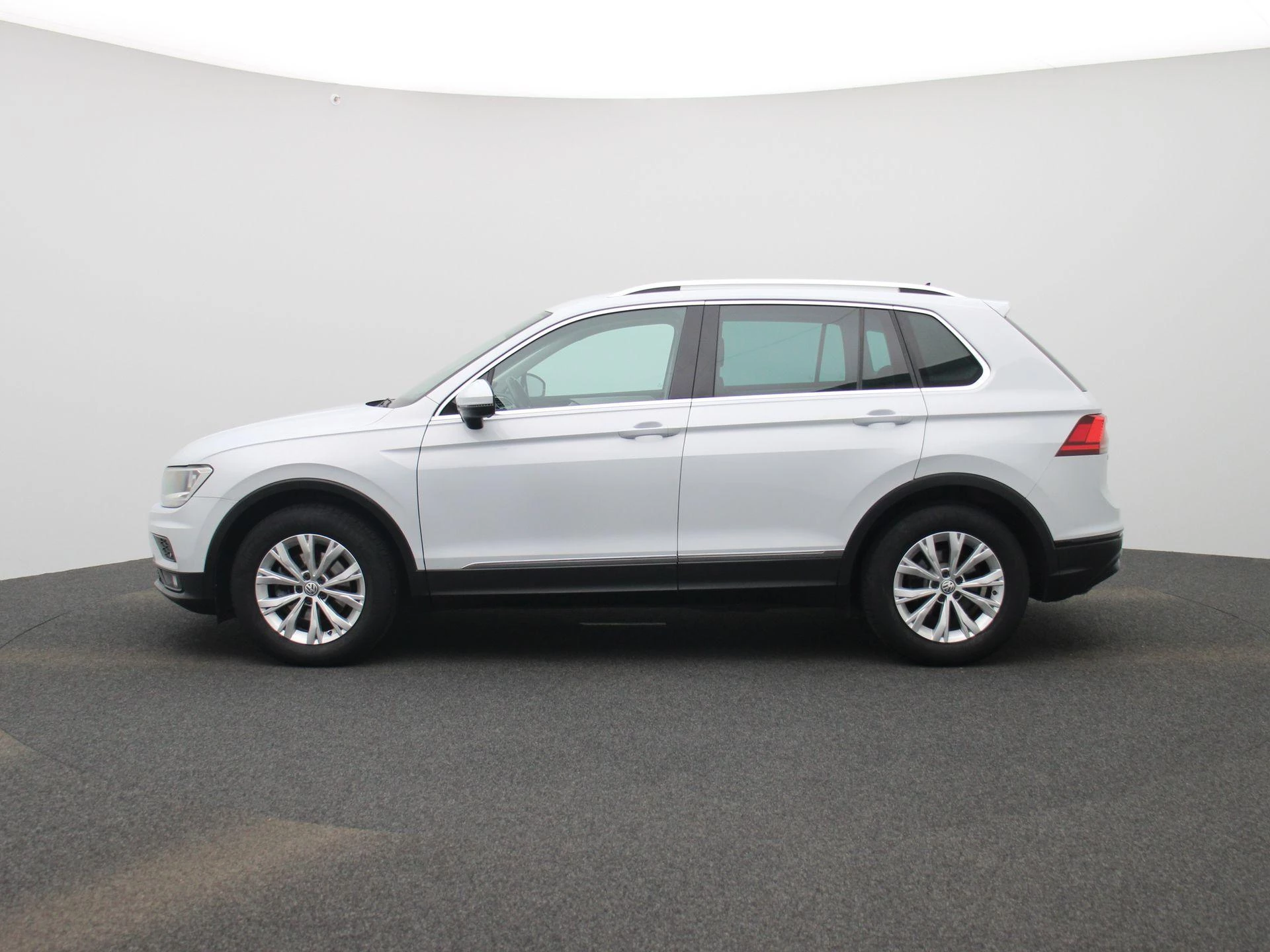 Volkswagen-Tiguan-image-3