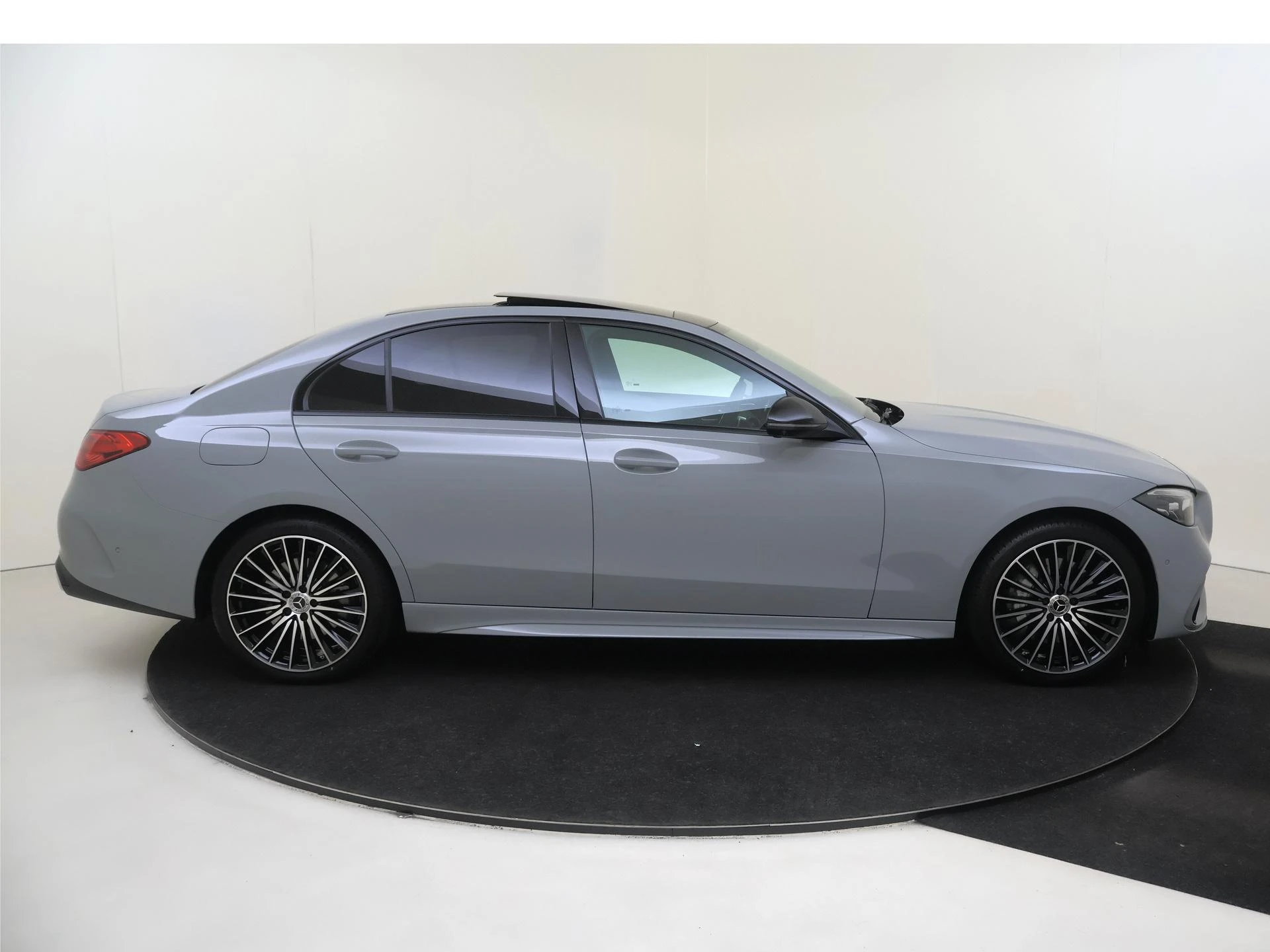 Mercedes-Benz-C-Klasse-image-7