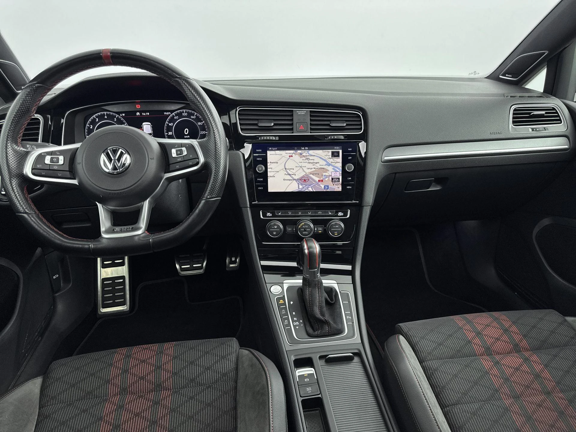 Volkswagen-Golf-image-15