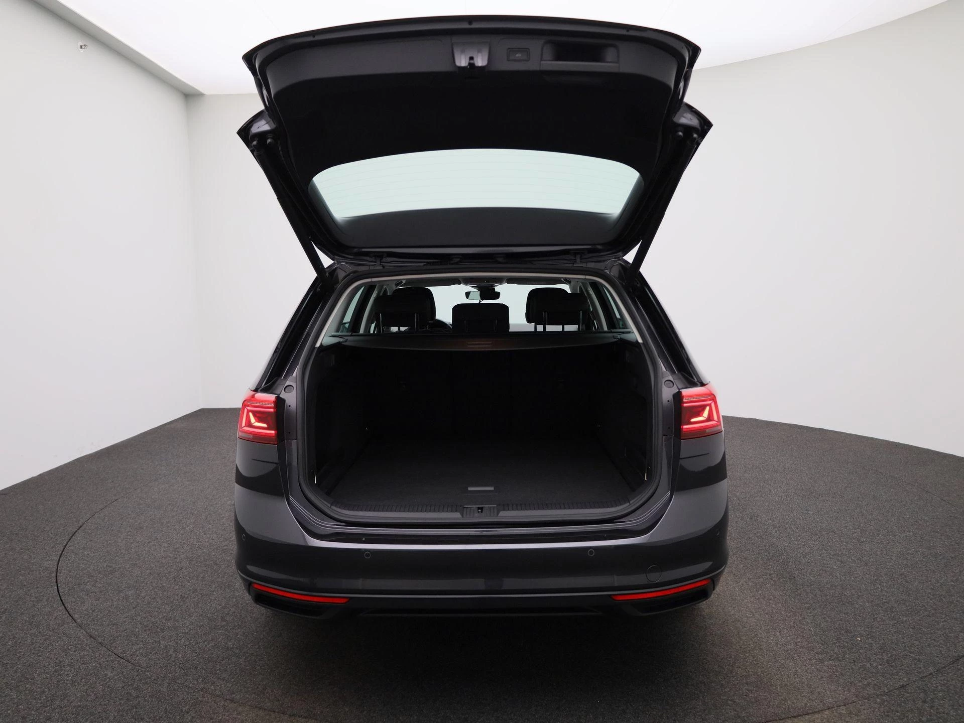 Volkswagen-Passat-image-10