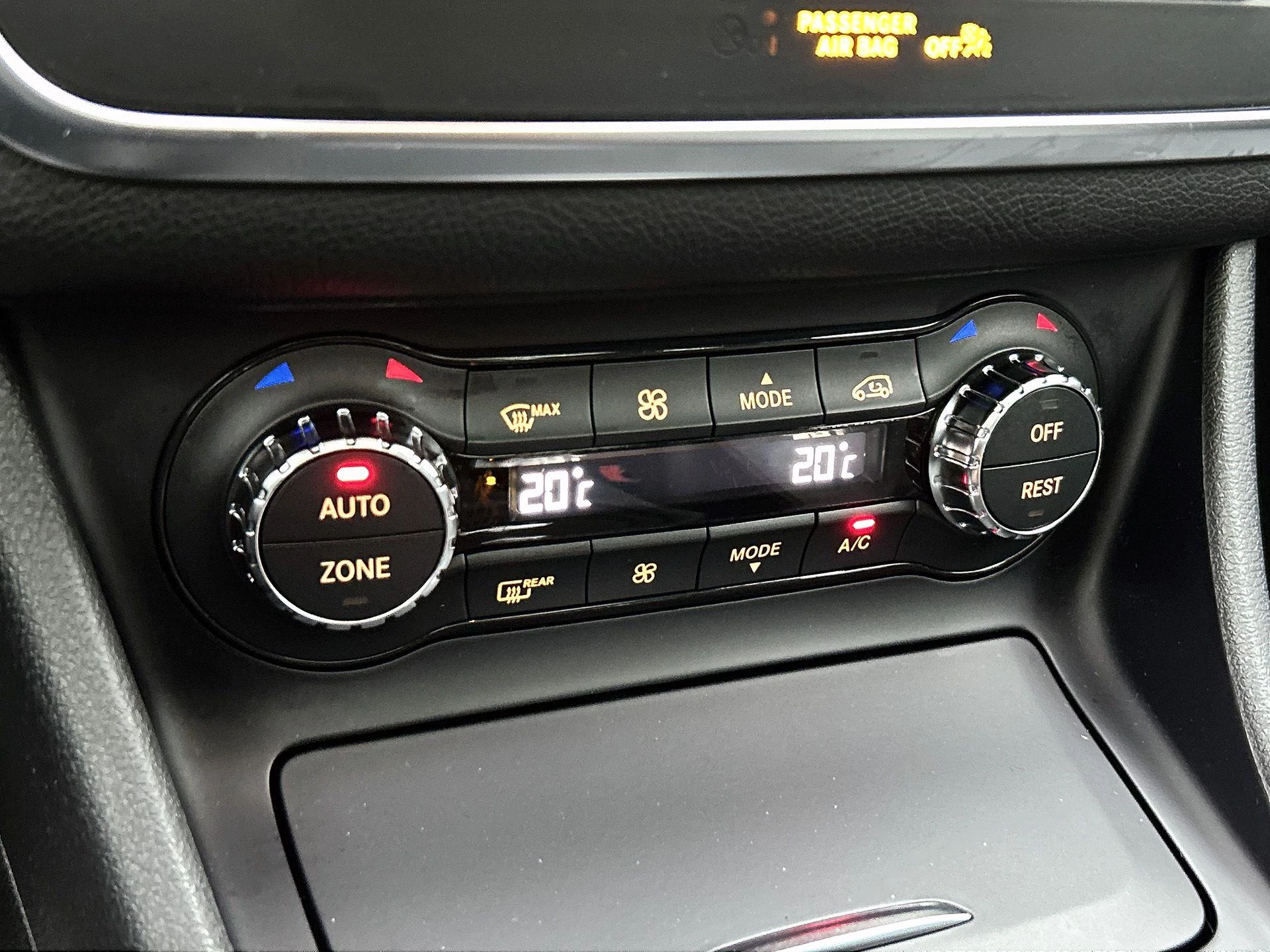 Mercedes-Benz-GLA-image-15