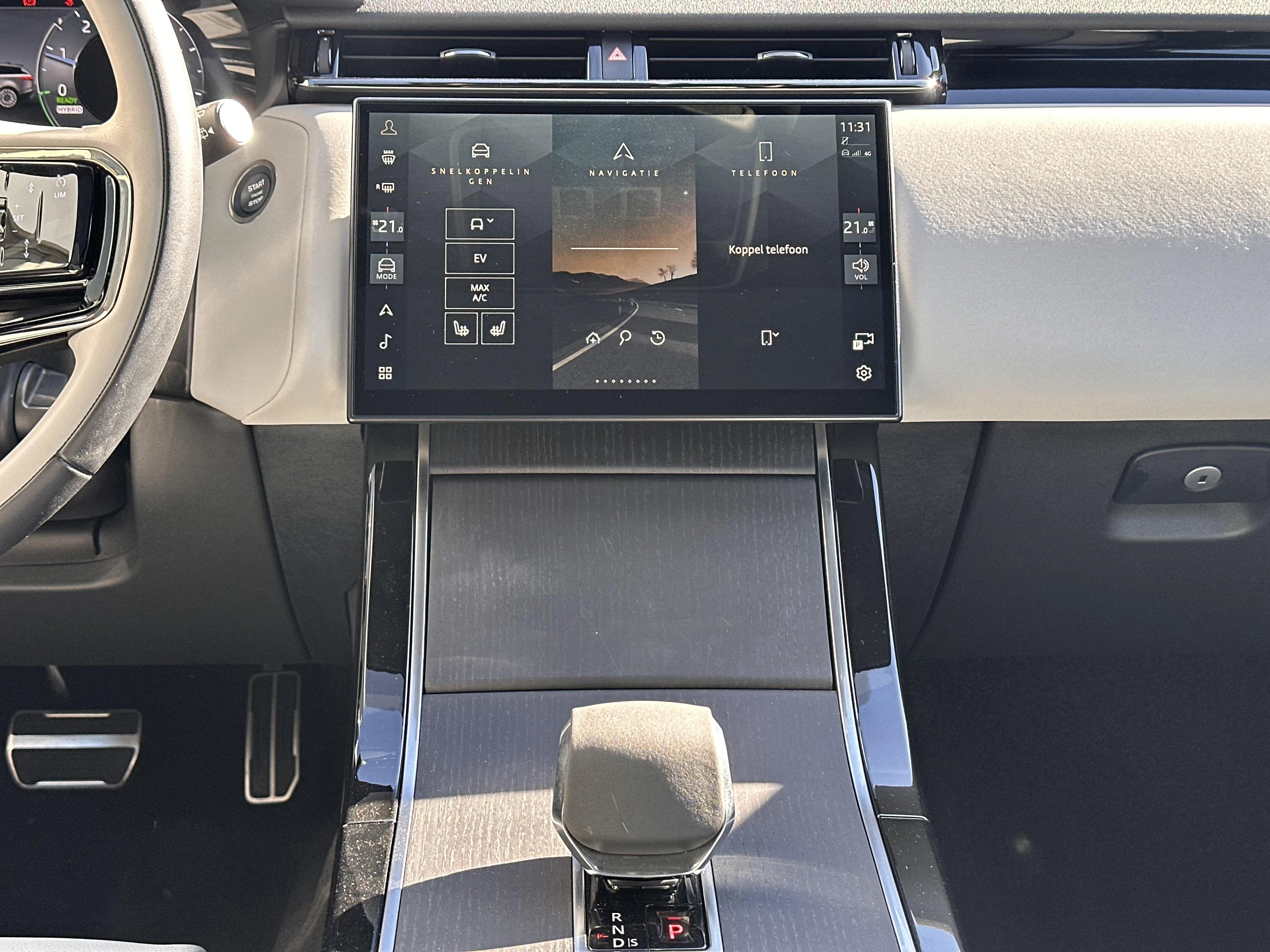 Land Rover-Range Rover Velar-image-16