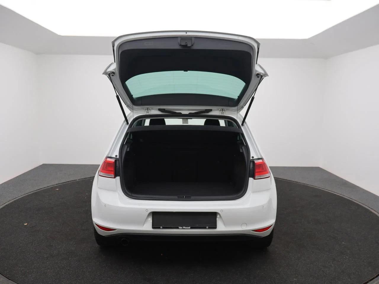 Volkswagen-Golf-image-6