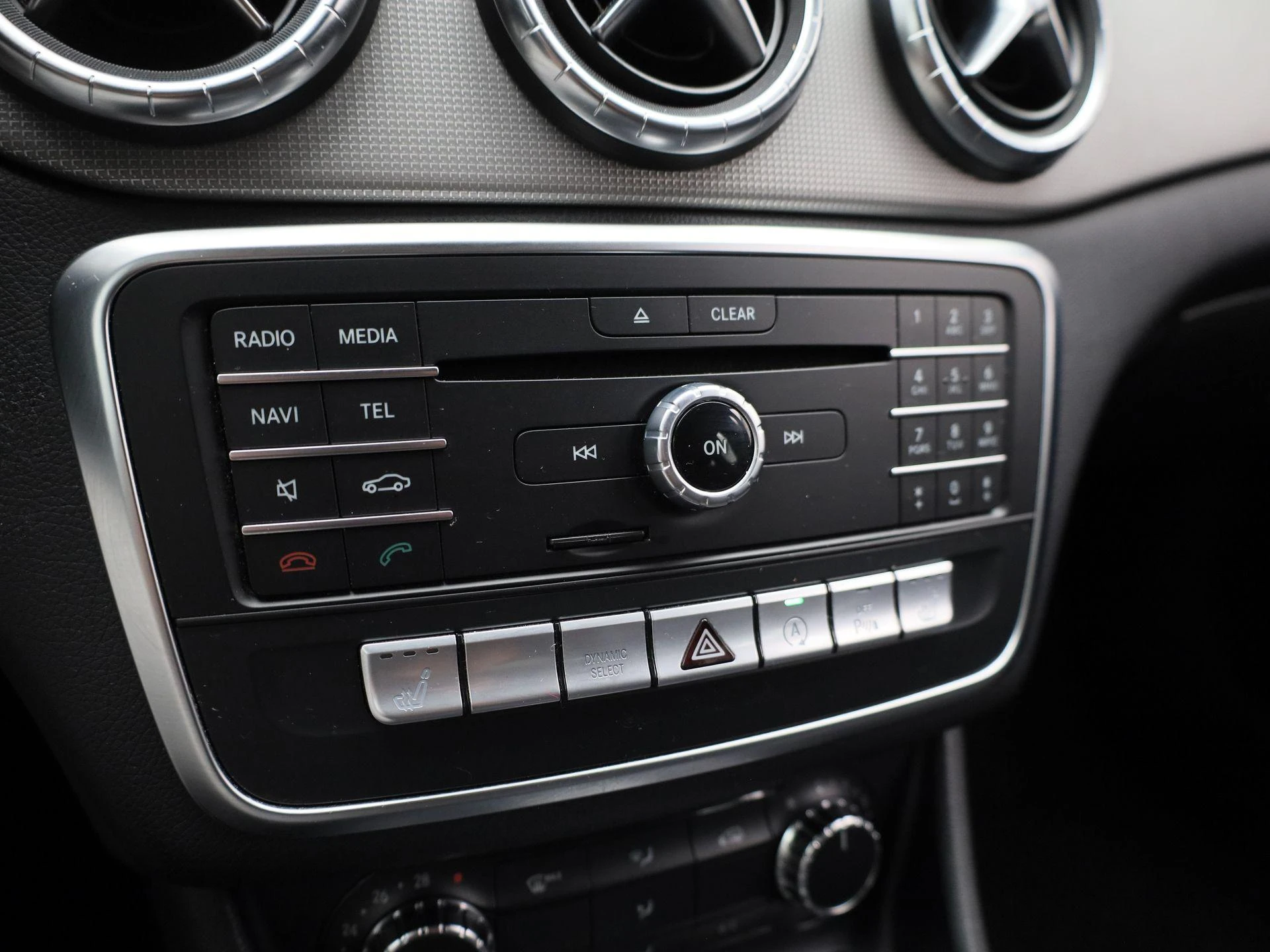 Mercedes-Benz-CLA-image-30