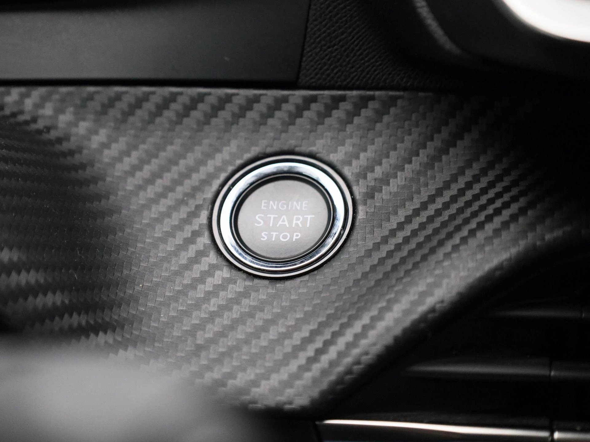 Peugeot-e-208-image-24