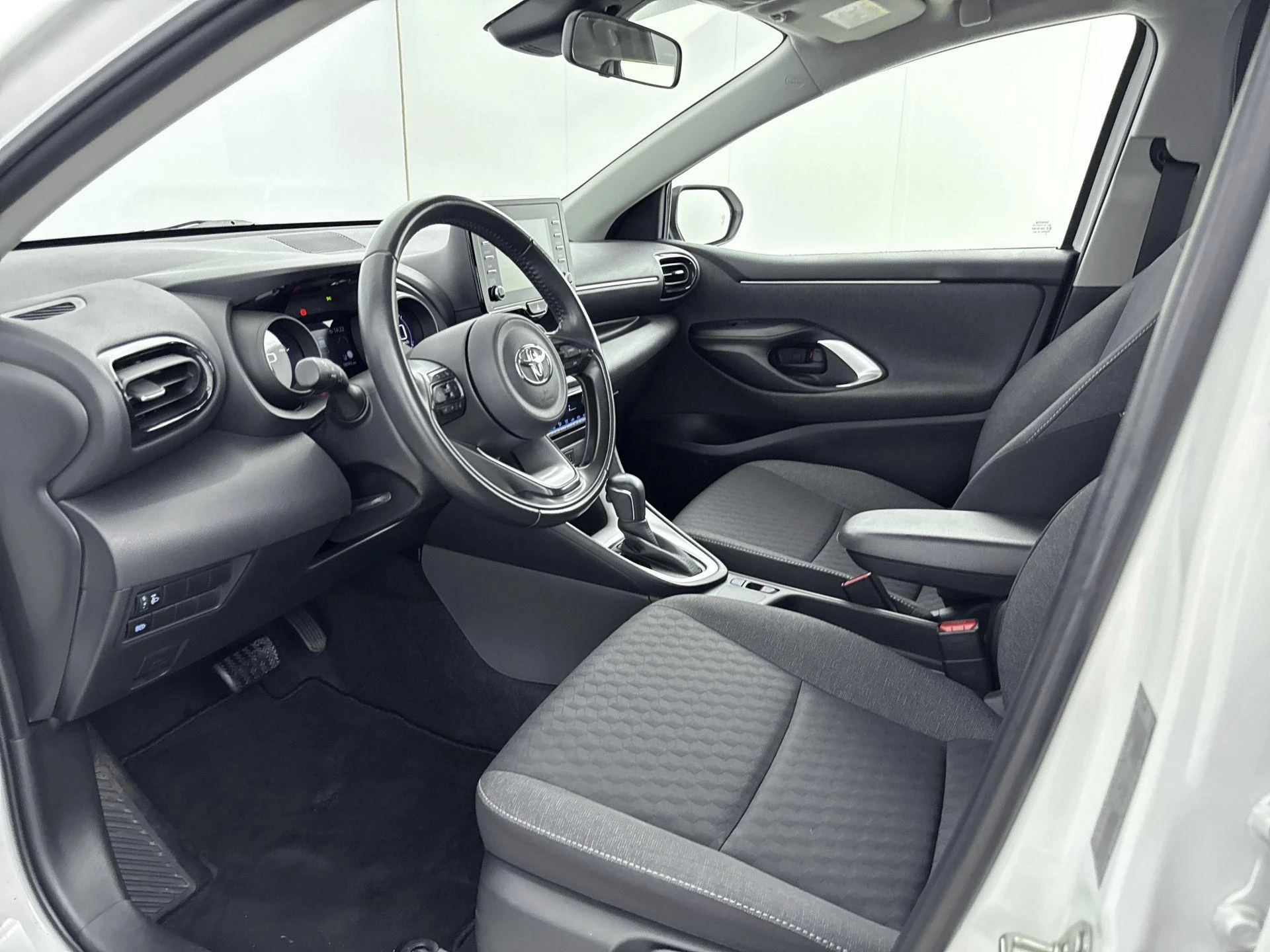 Toyota-Yaris-image-7