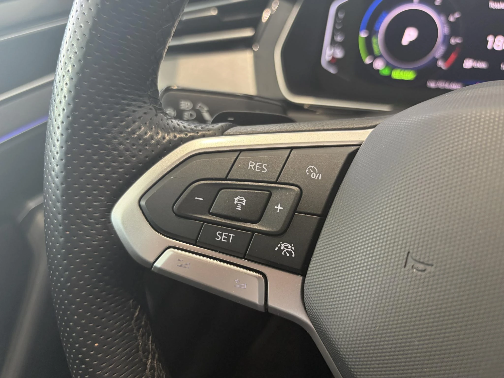 Volkswagen-Passat-image-14
