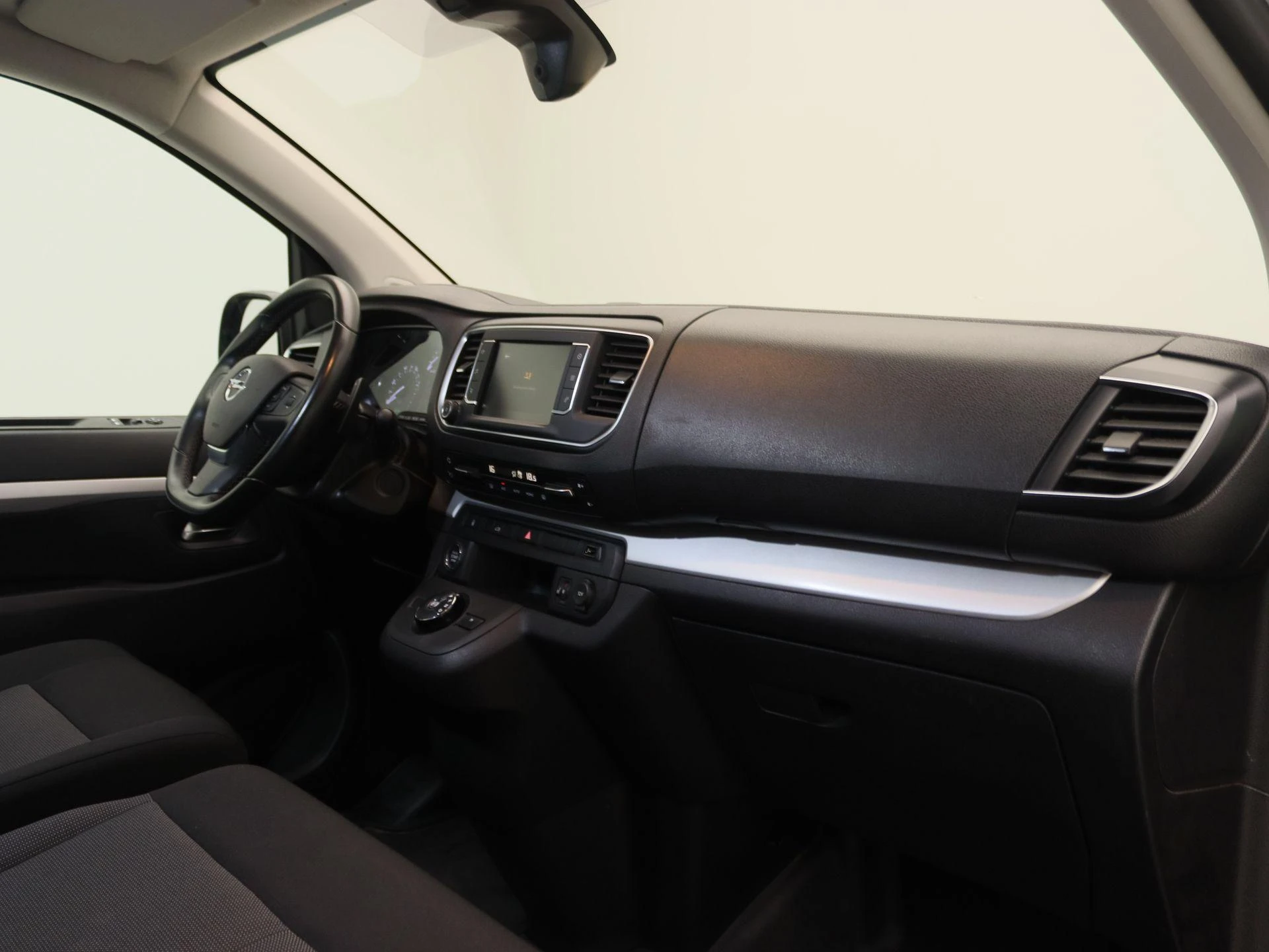 Opel-Vivaro-image-19