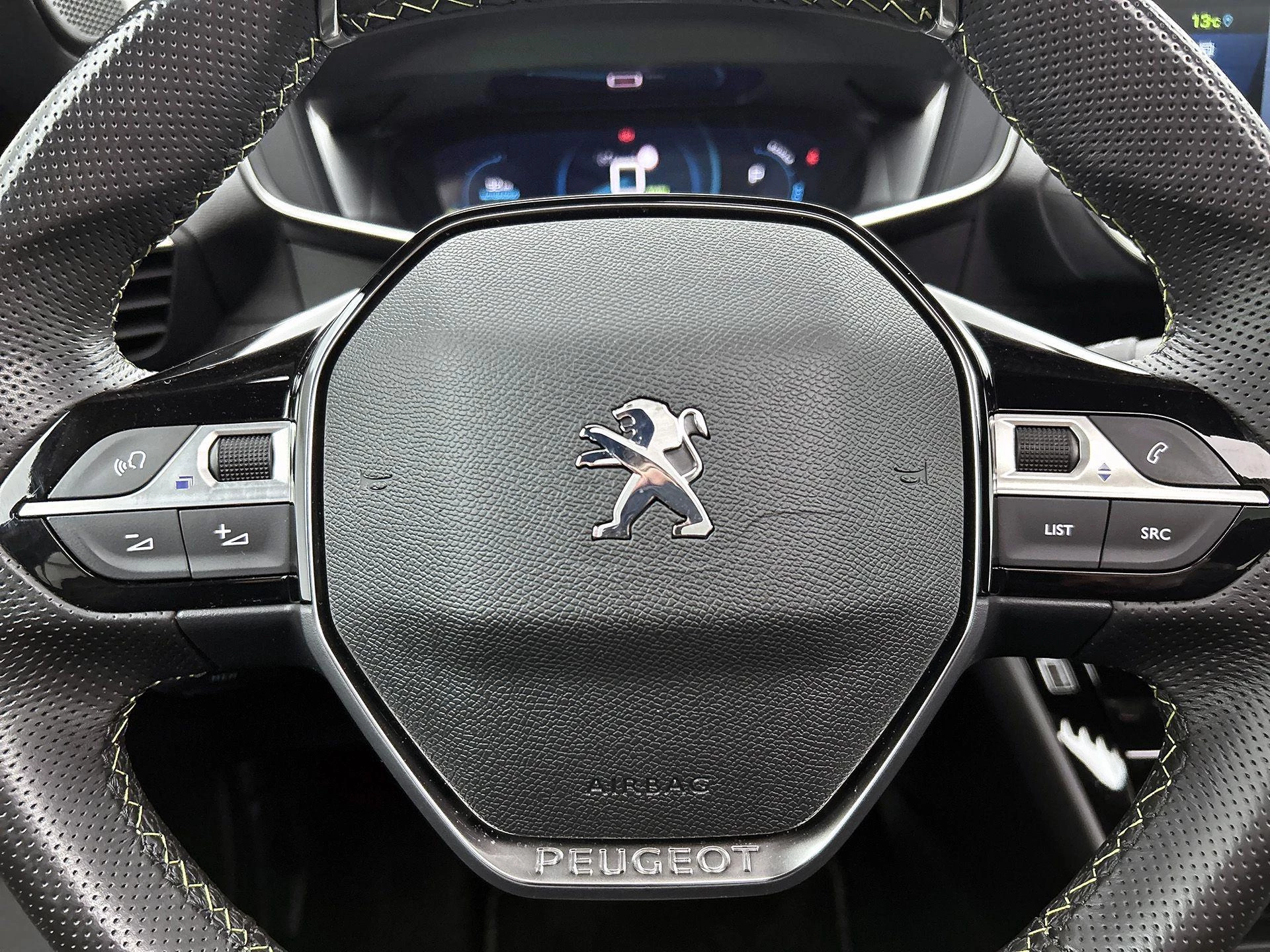 Peugeot-e-2008-image-45