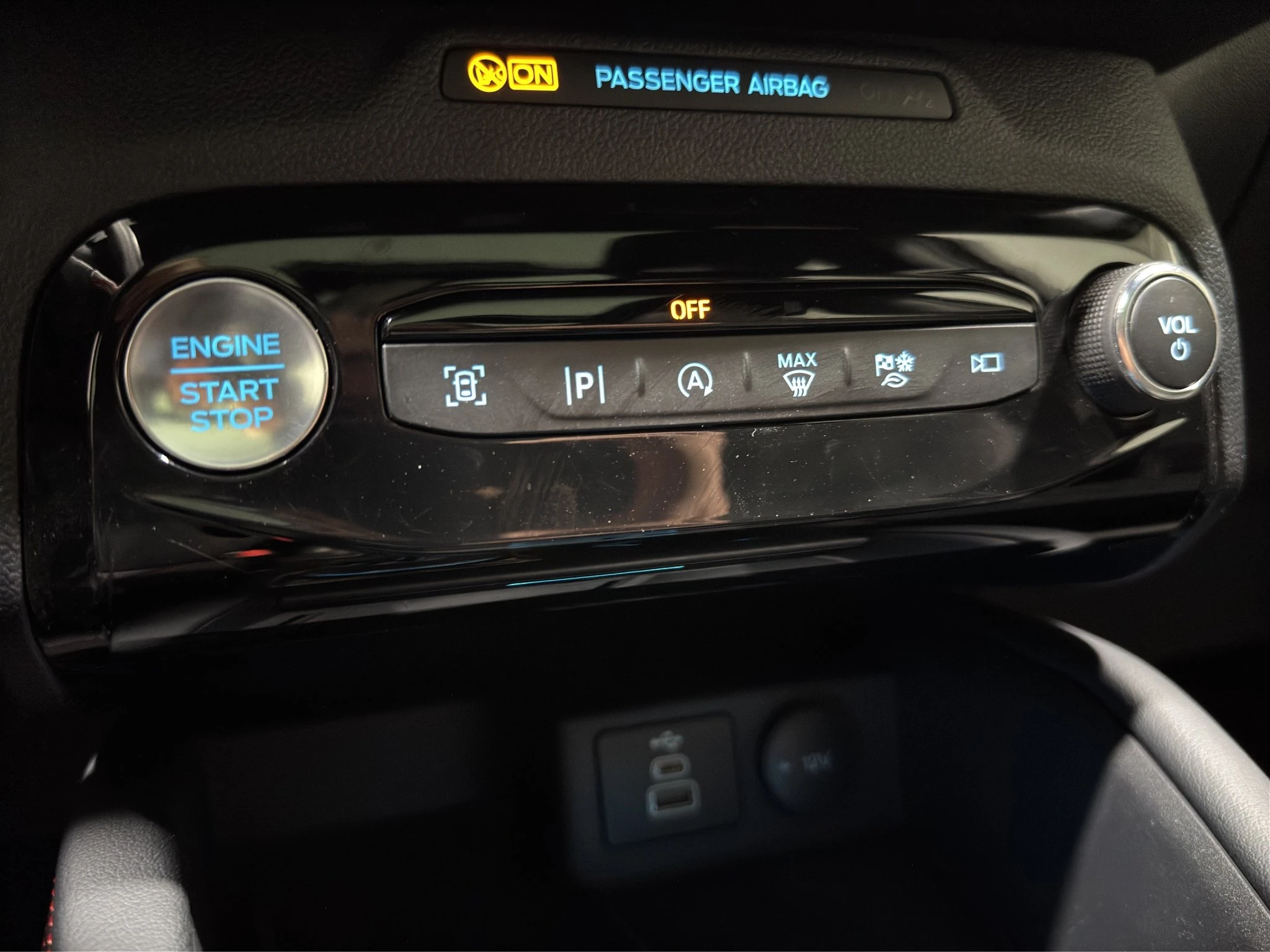 Ford Kuga ST-Line X Aut.*PANO*AHK*360GRAD*LED-MATRIX*NAVI*GRA*WINTER-PKT..