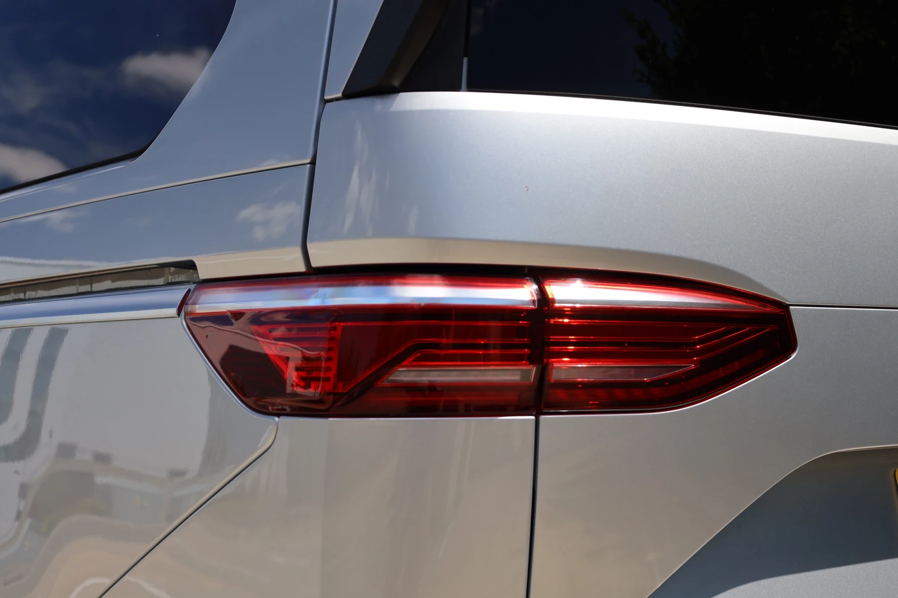 Volkswagen-Multivan-image-33