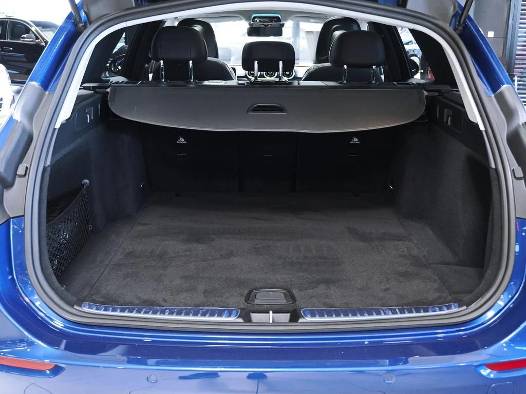 Mercedes-Benz-C-Klasse 300-image-16