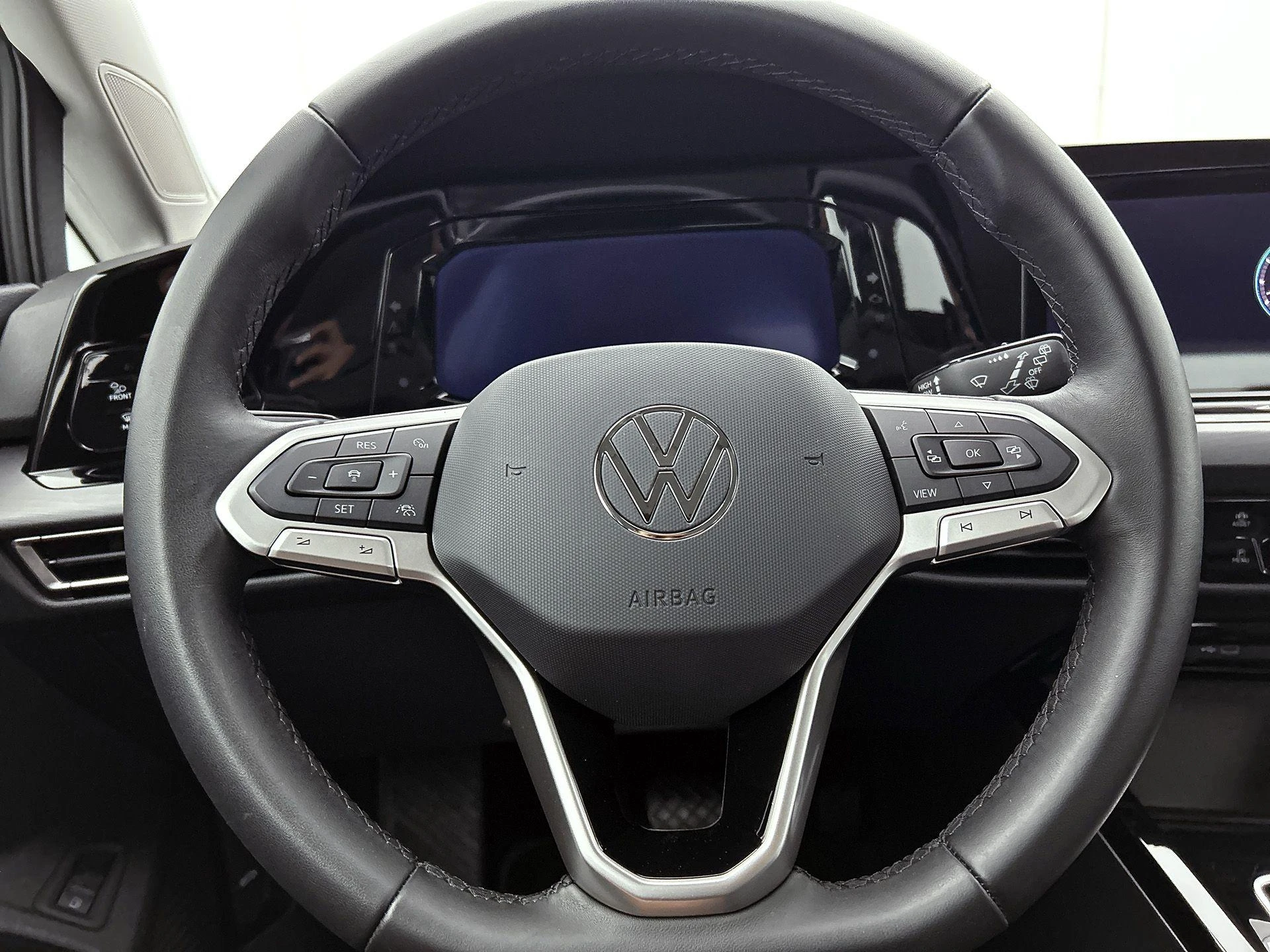 Volkswagen-Golf-image-30