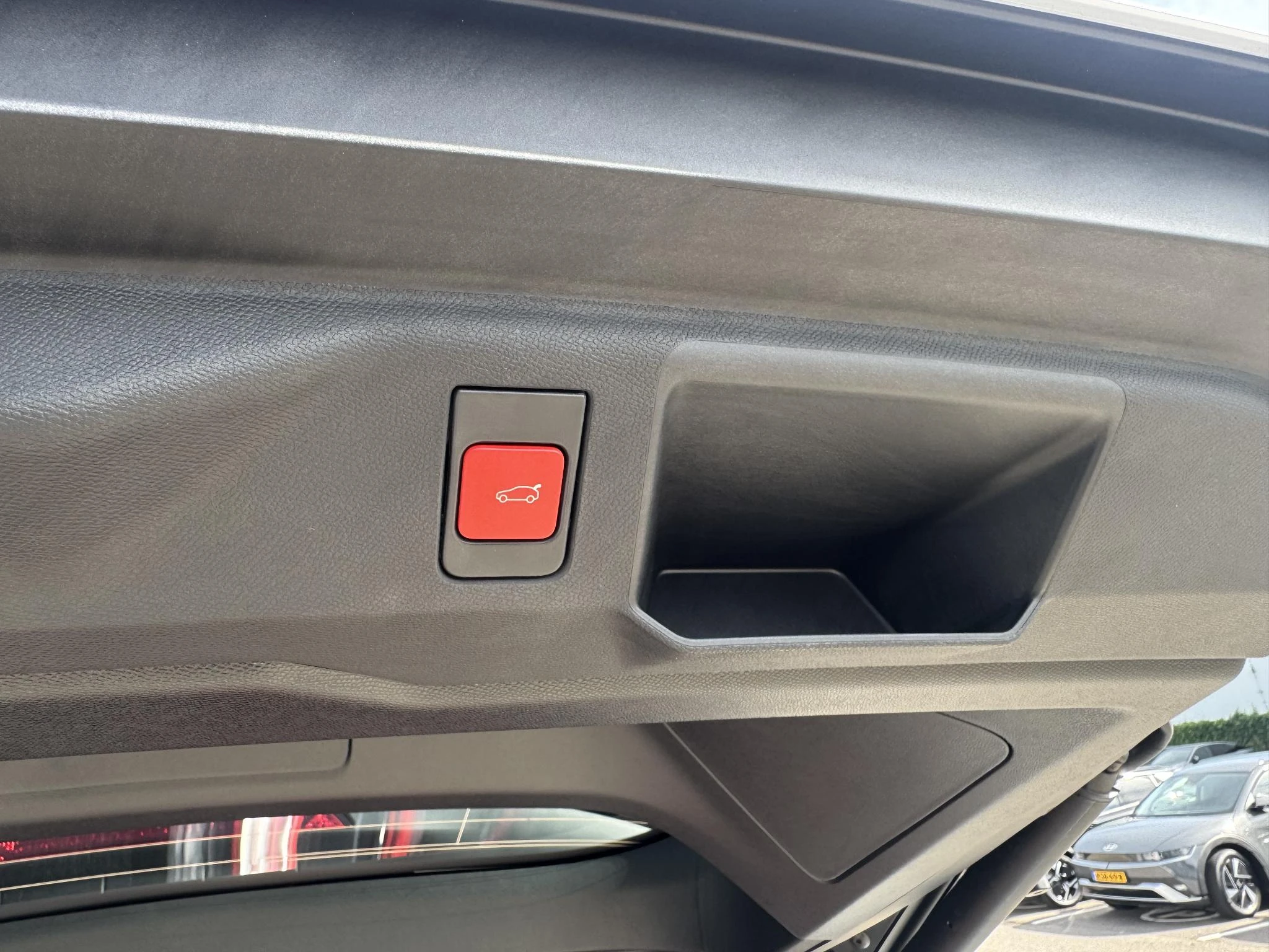 Peugeot-e-5008-image-10