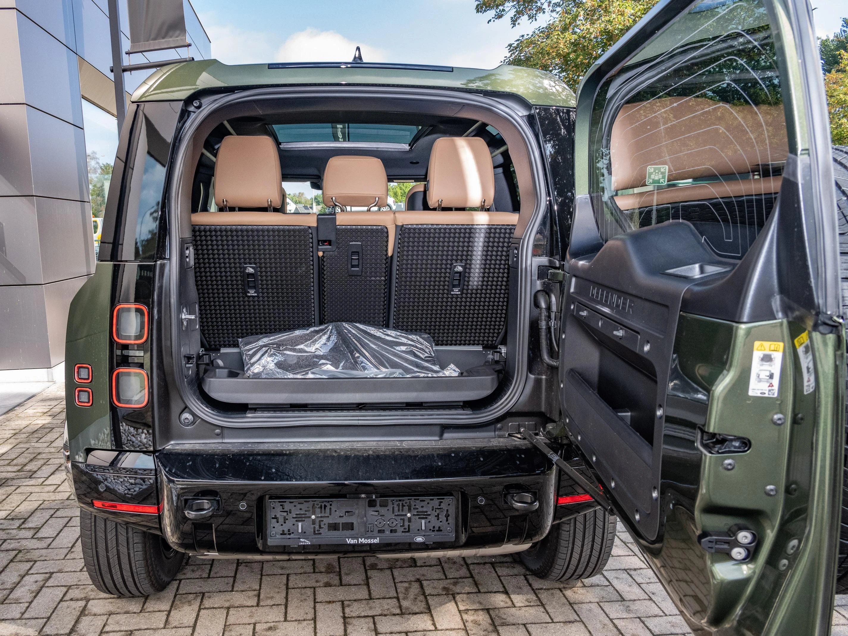 Land Rover-Defender-image-14