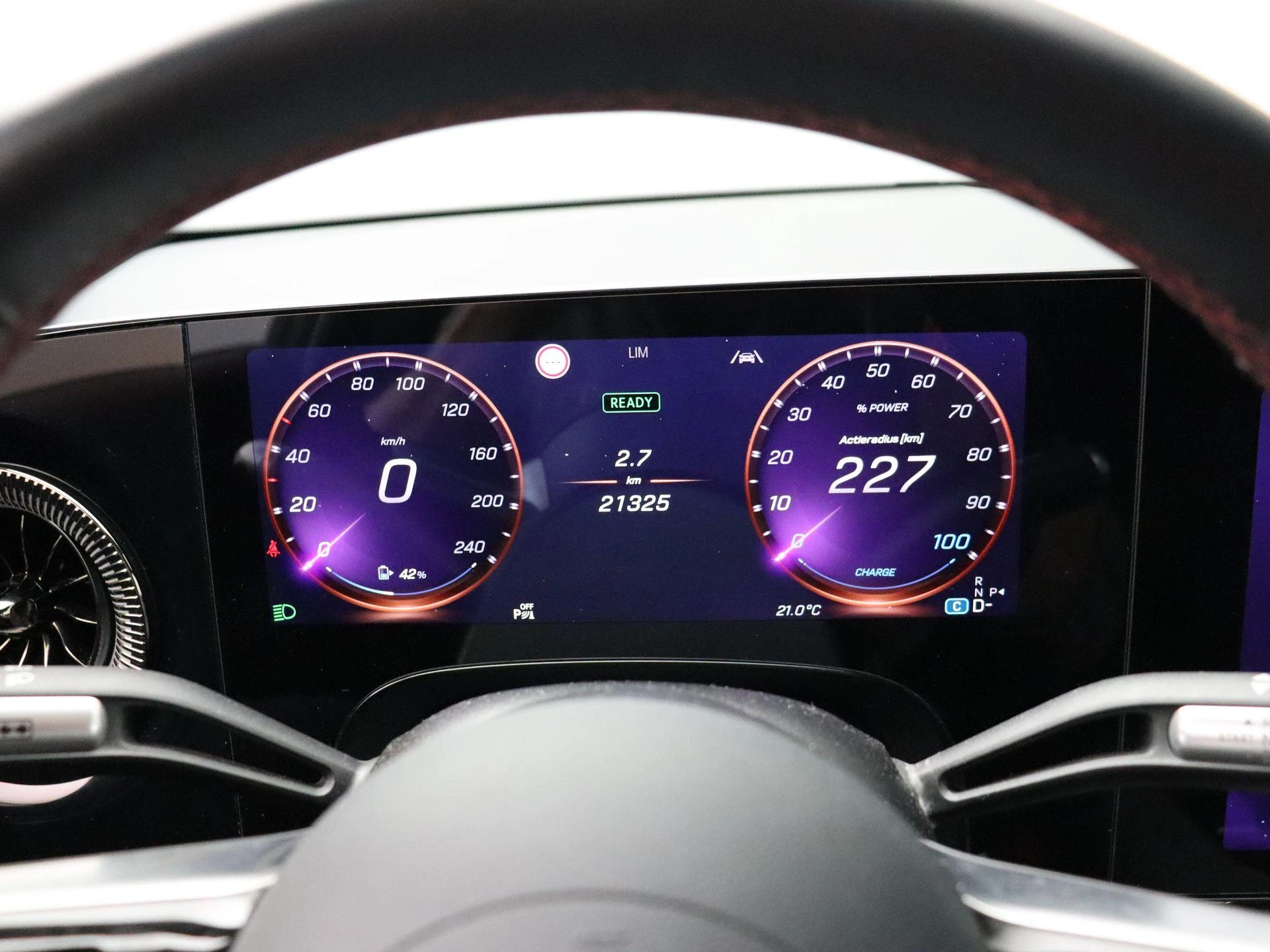 Mercedes-Benz-CLA-image-13