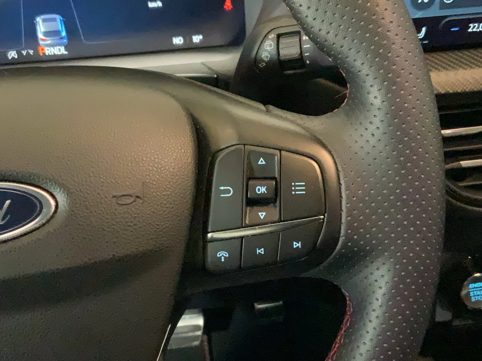 Ford Kuga ST-Line X Aut.*360GRAD*LED-MATRIX*NAVI*GRA*WINTER-PKT.