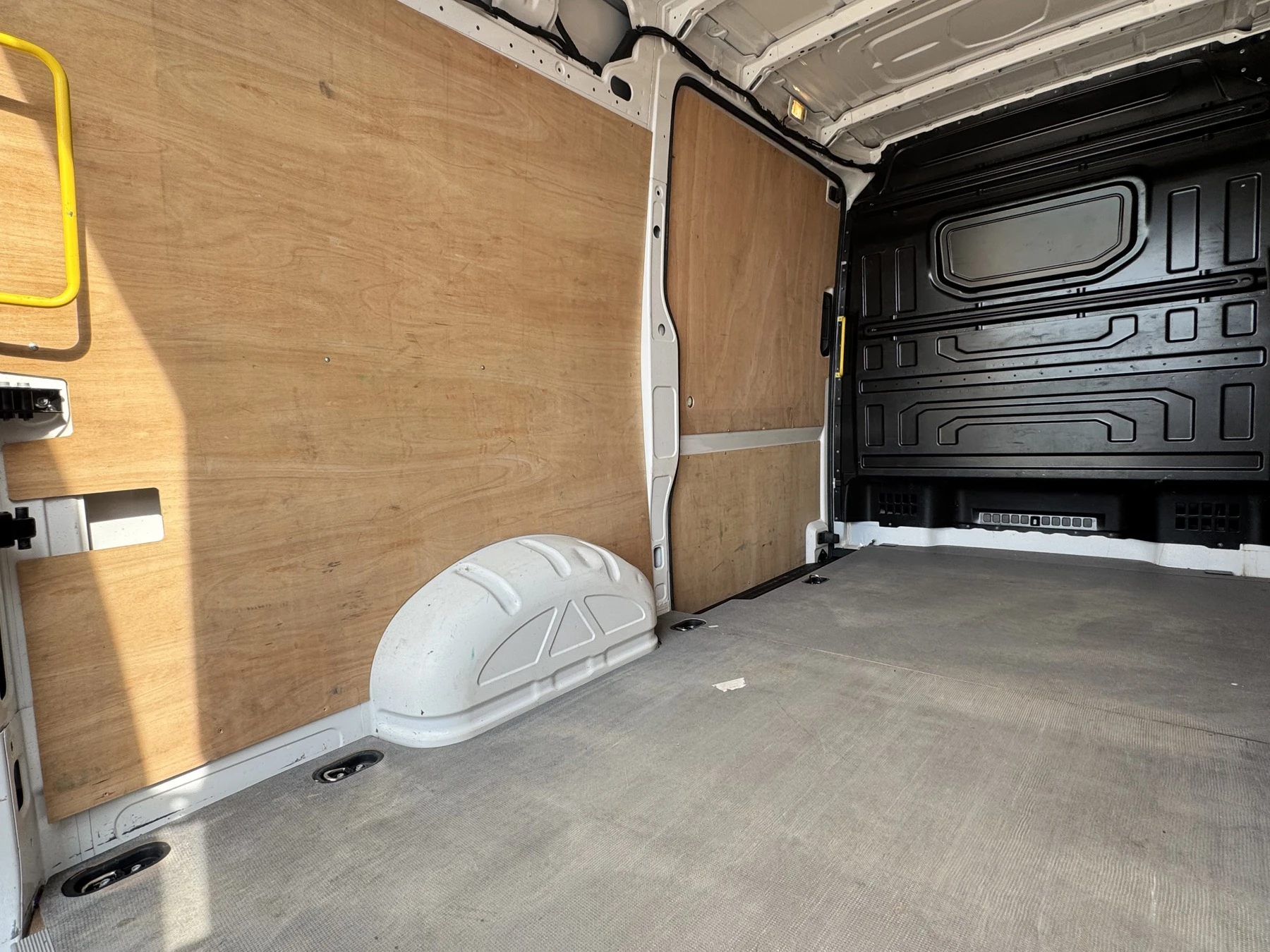 Volkswagen-Crafter-image-15