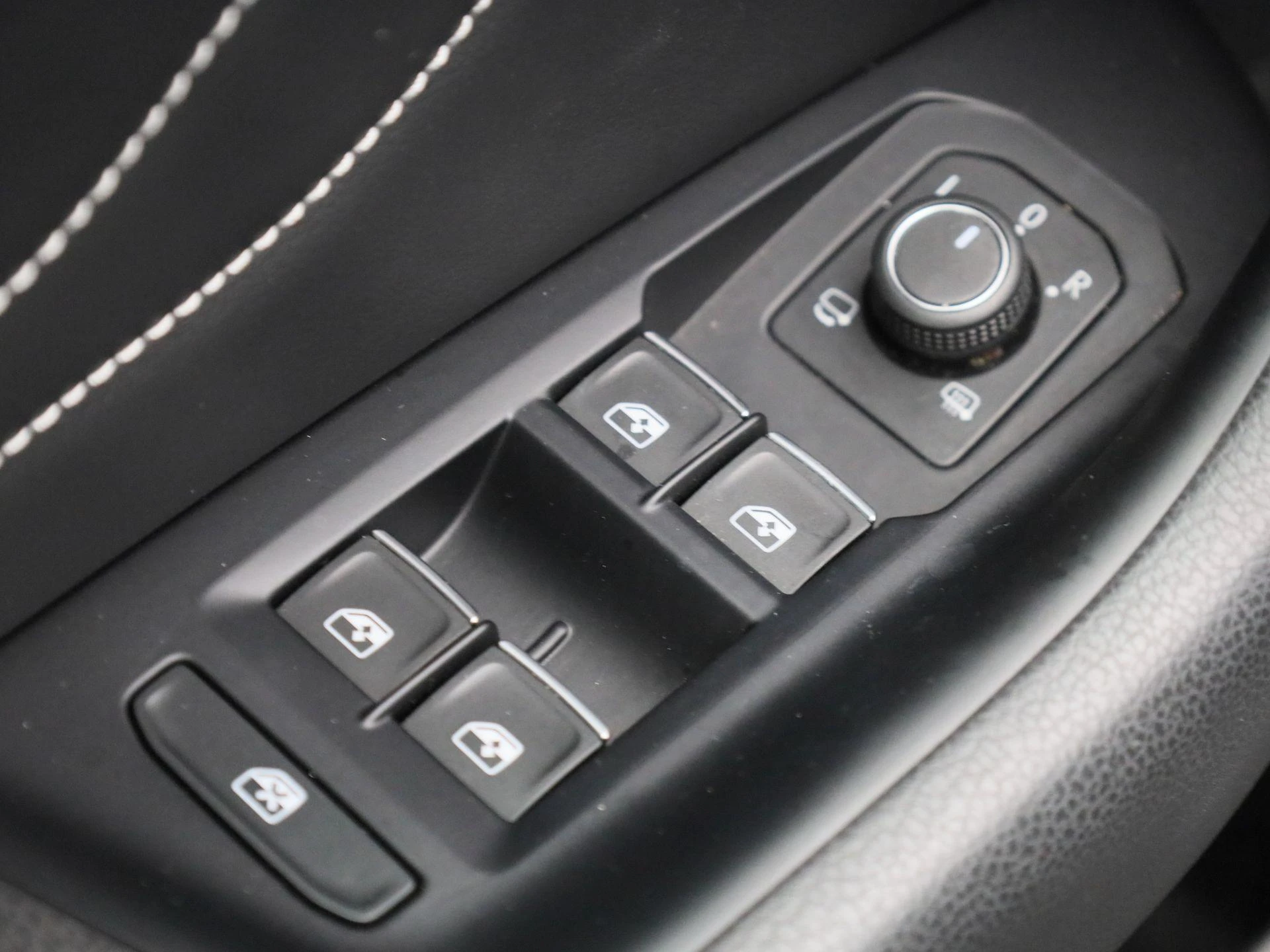 Volkswagen-Passat-image-31