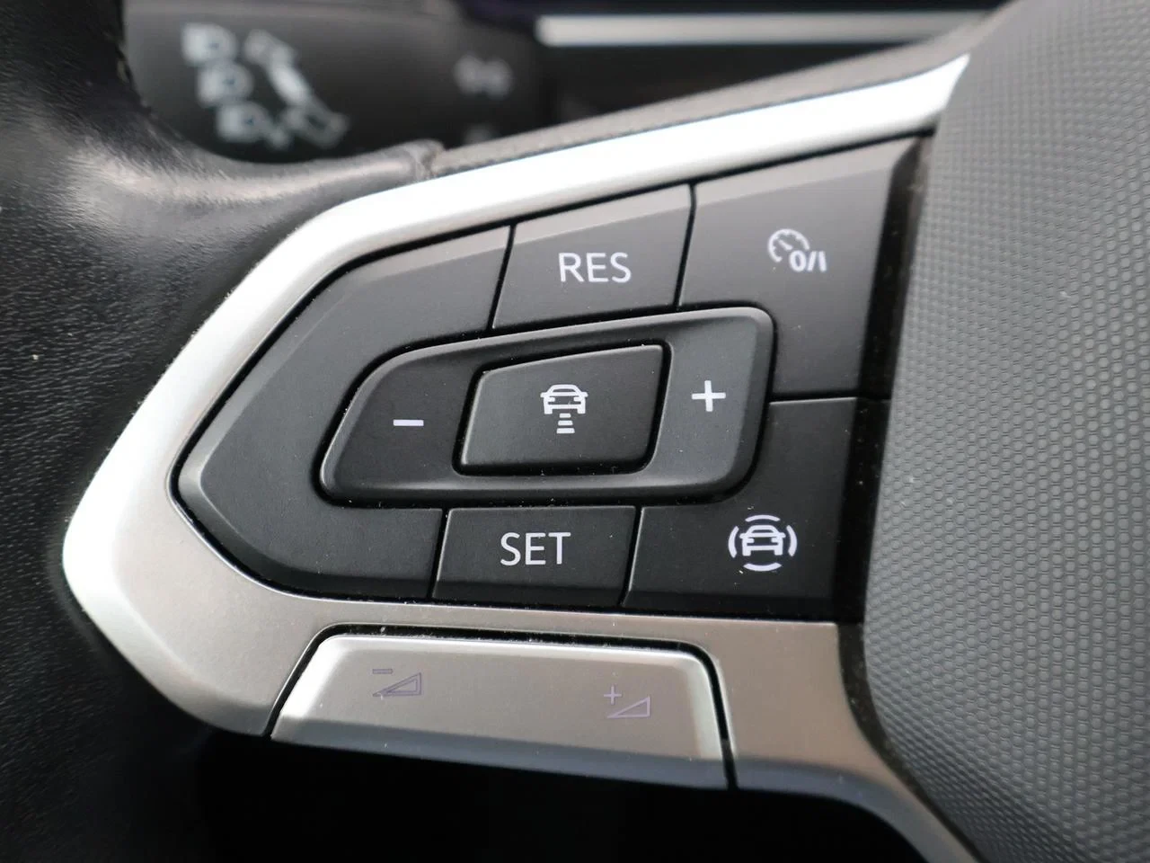 Volkswagen-Tiguan-image-7
