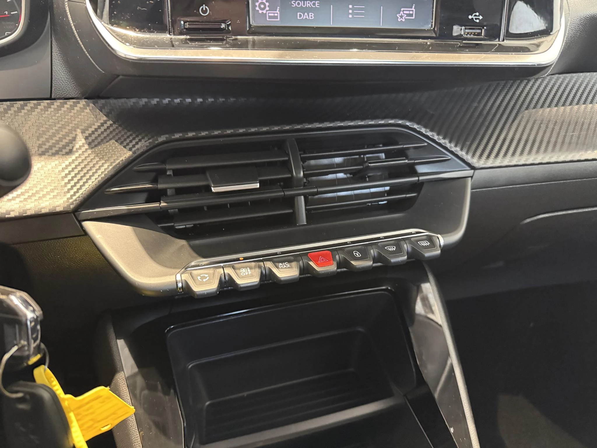 Peugeot-208-image-16