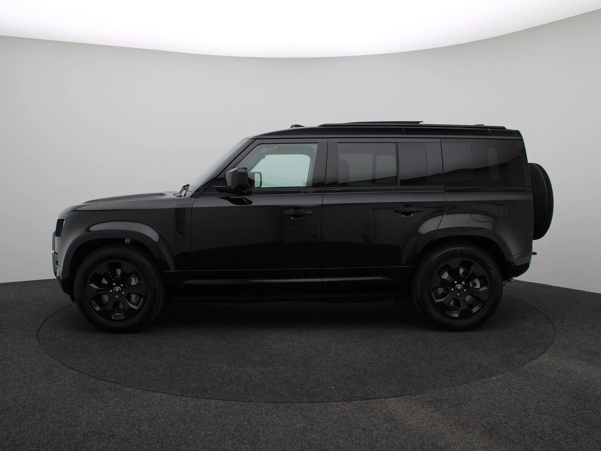 Land Rover-Defender-image-6