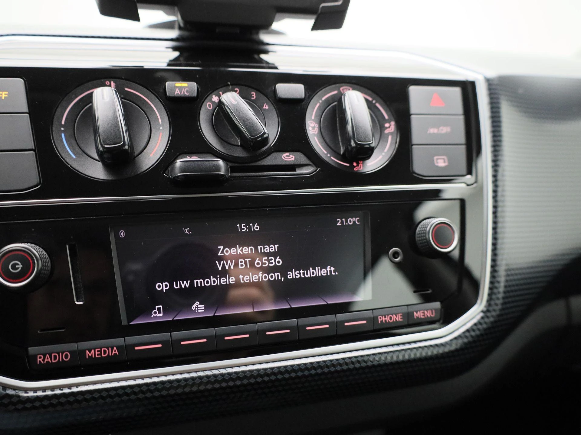 Volkswagen-up!-image-19