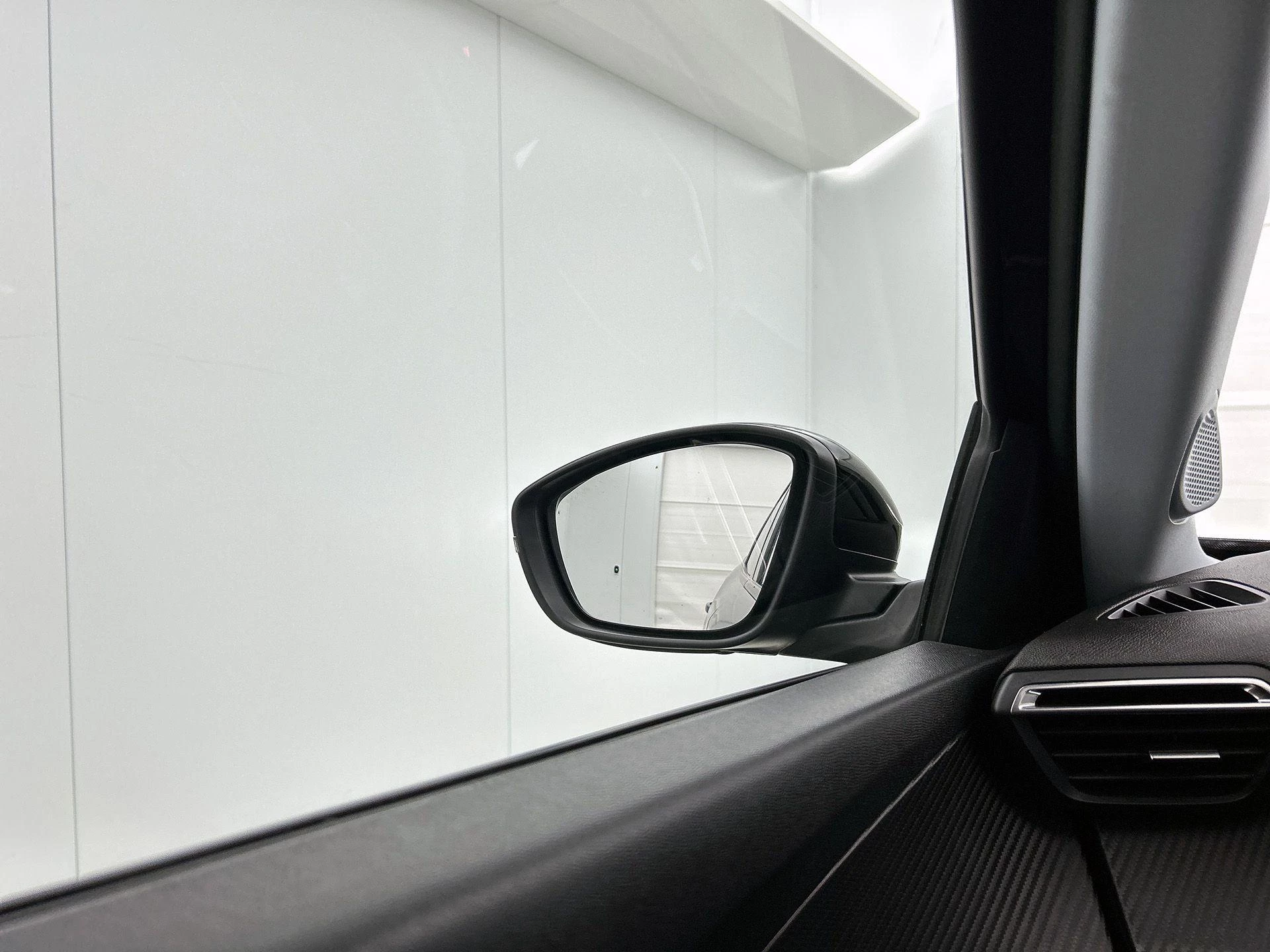 Peugeot 2008 1.2 PureTech Blue Lease Allure