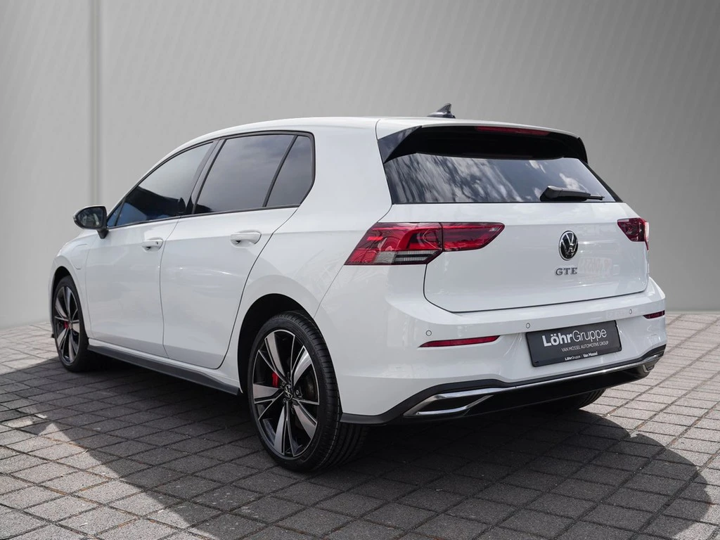 Volkswagen-Golf-image-4