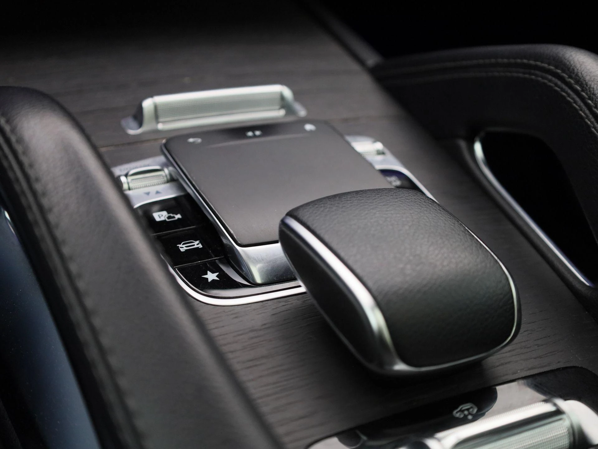 Mercedes-Benz-GLE-image-19