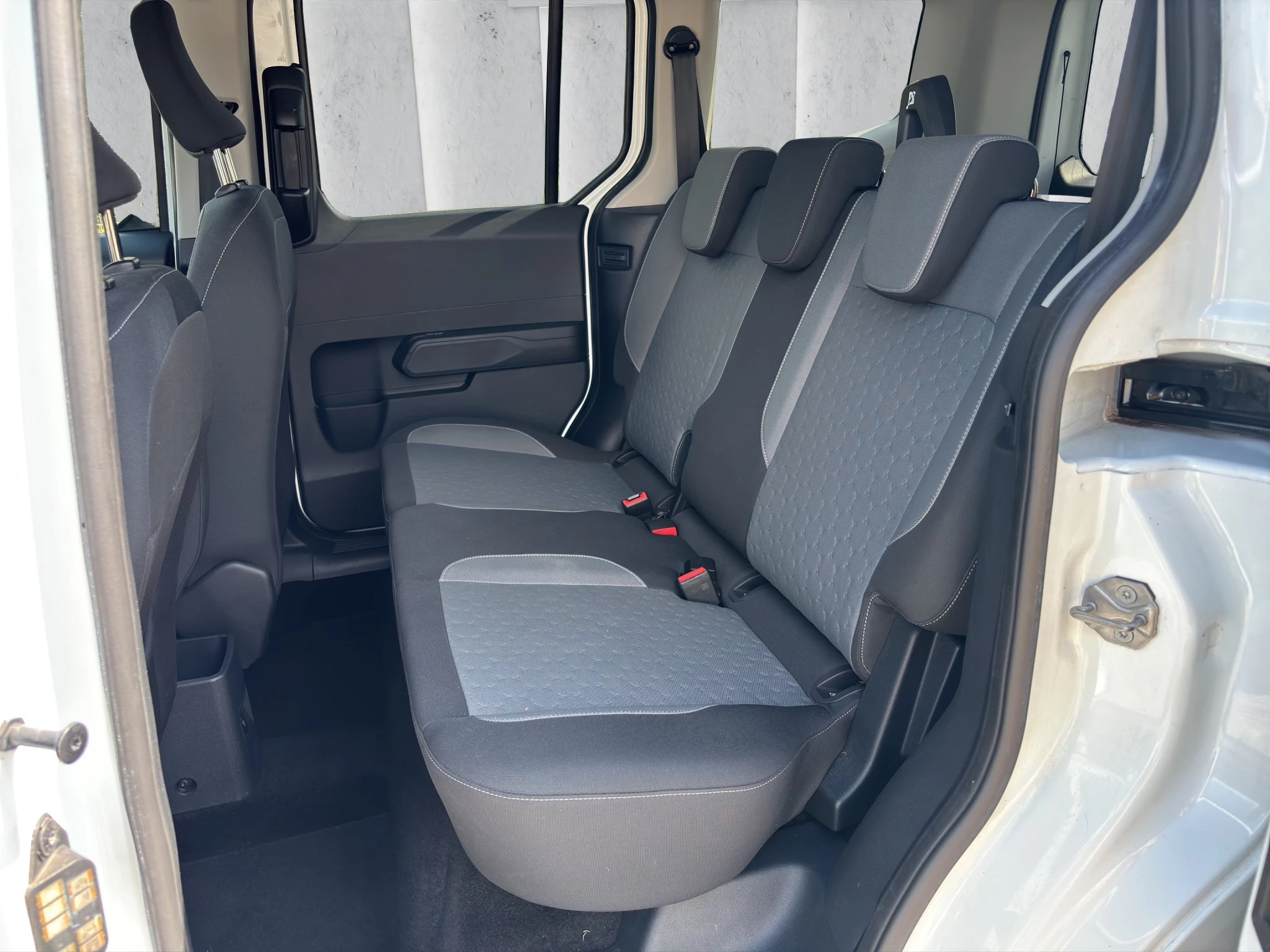 Ford-Tourneo Courier-image-10