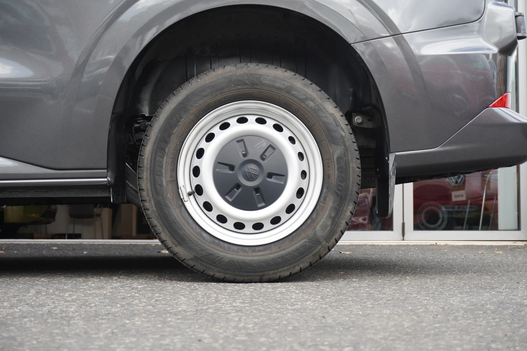 Volkswagen-Transporter-image-26