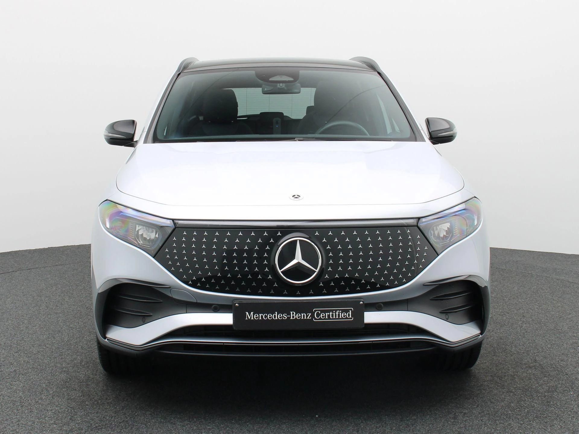 Mercedes-Benz EQA 250+ AMG Line + CARPLAY + PANORAMISCH DAK + NIGHTPAKKET +