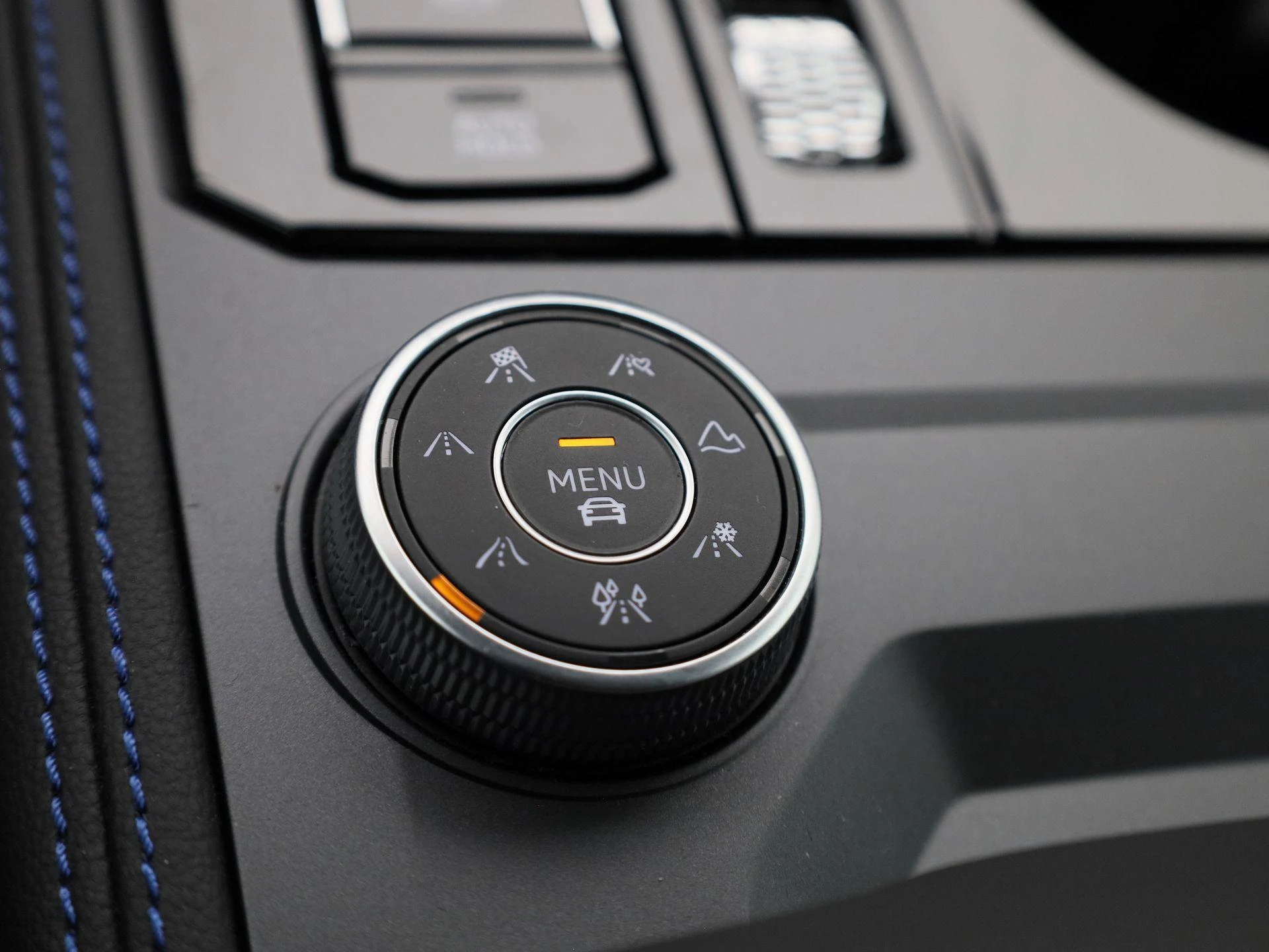 Volkswagen-Touareg-image-26