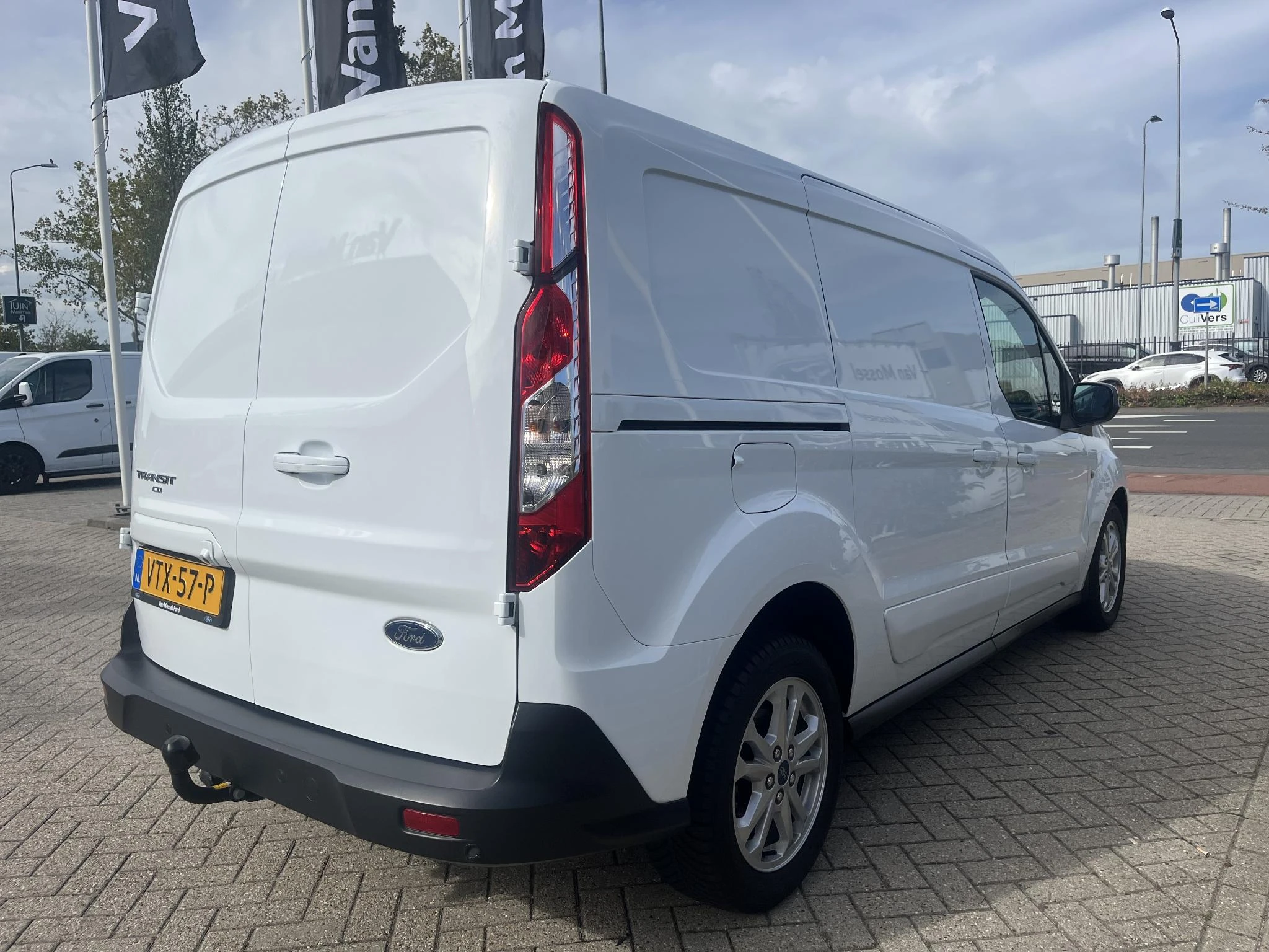 Ford-Transit Connect-image-3