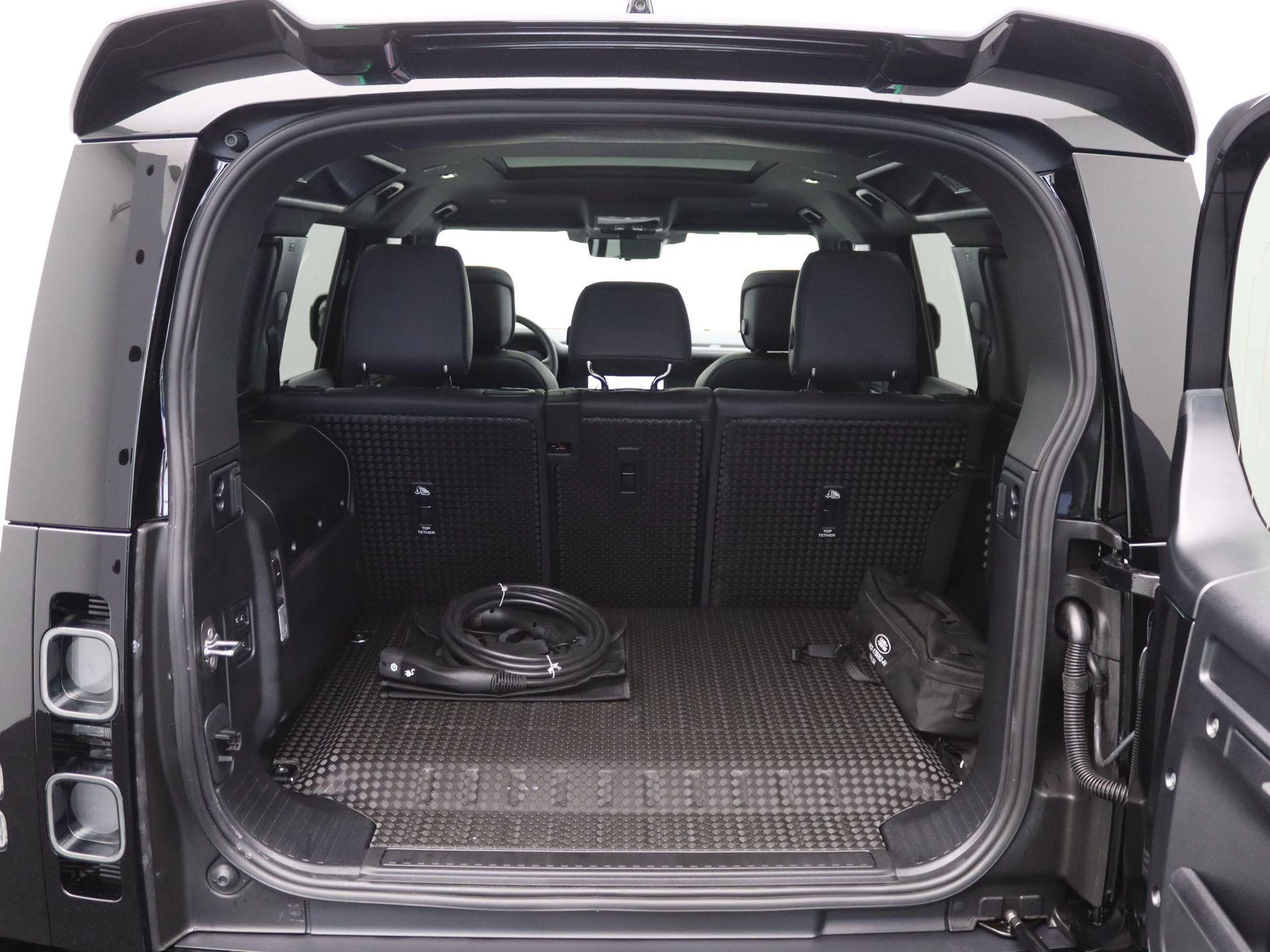 Land Rover-Defender-image-28