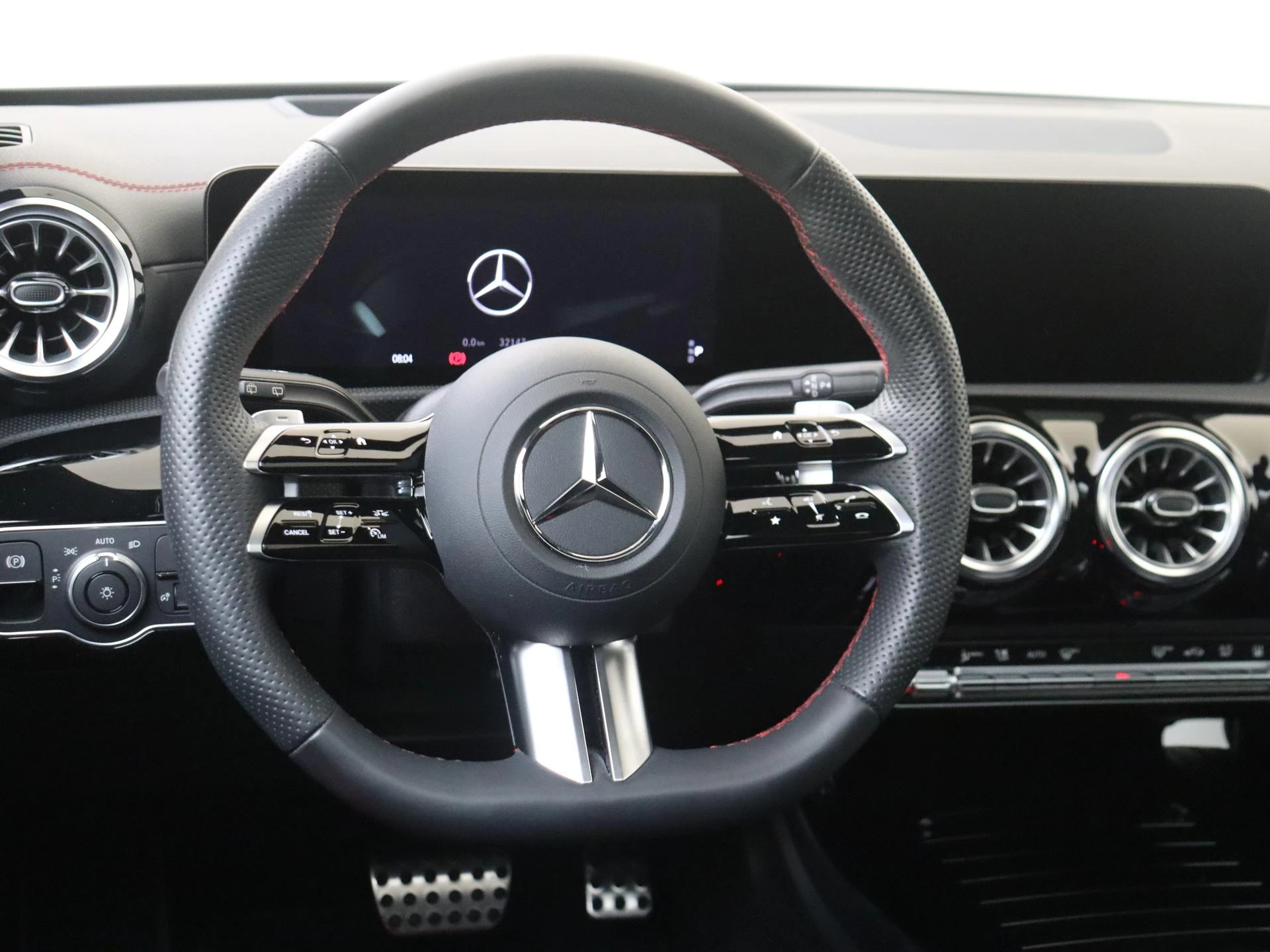 Mercedes-Benz-CLA-image-9