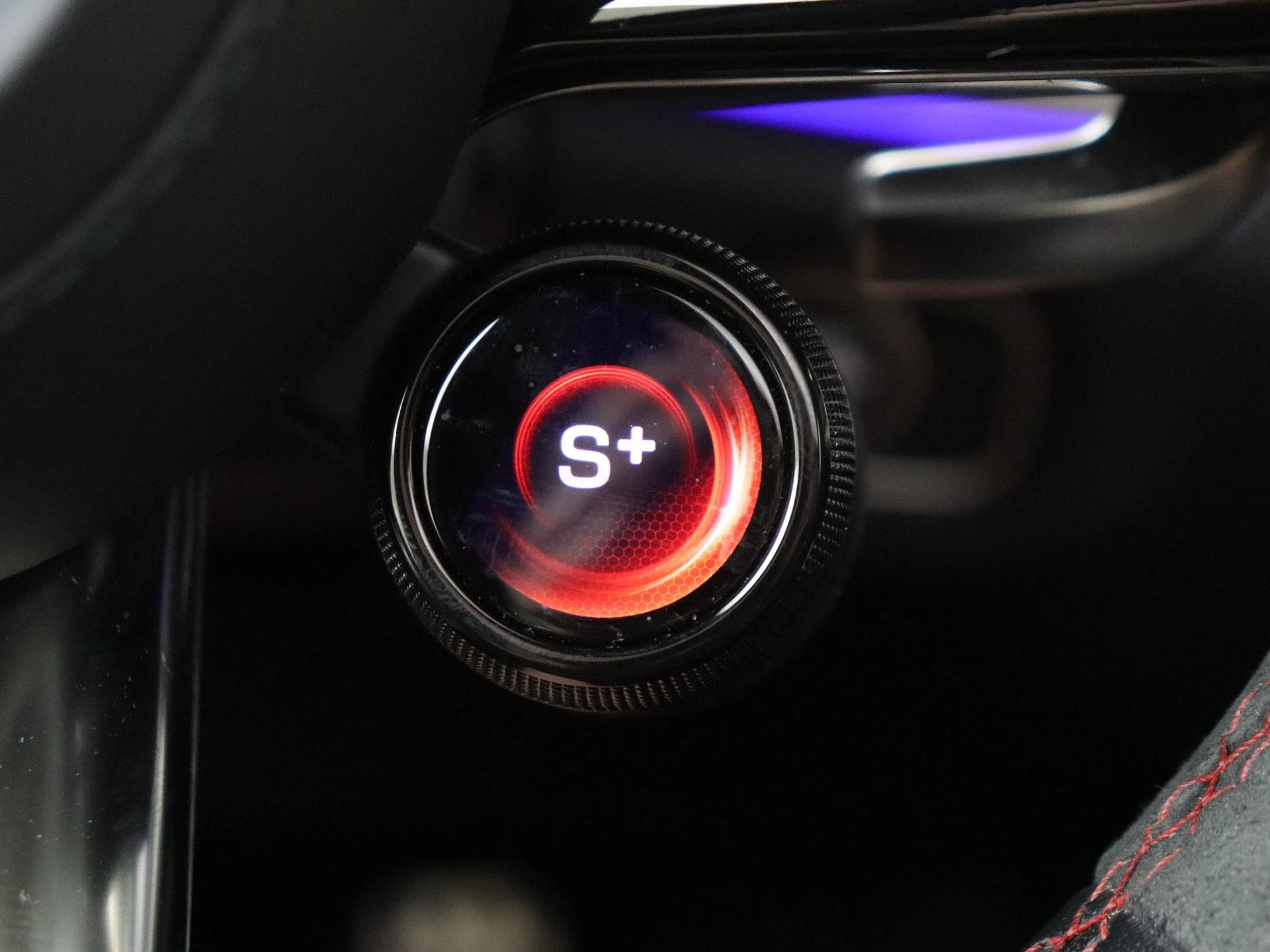 Mercedes-Benz-GLE-image-23