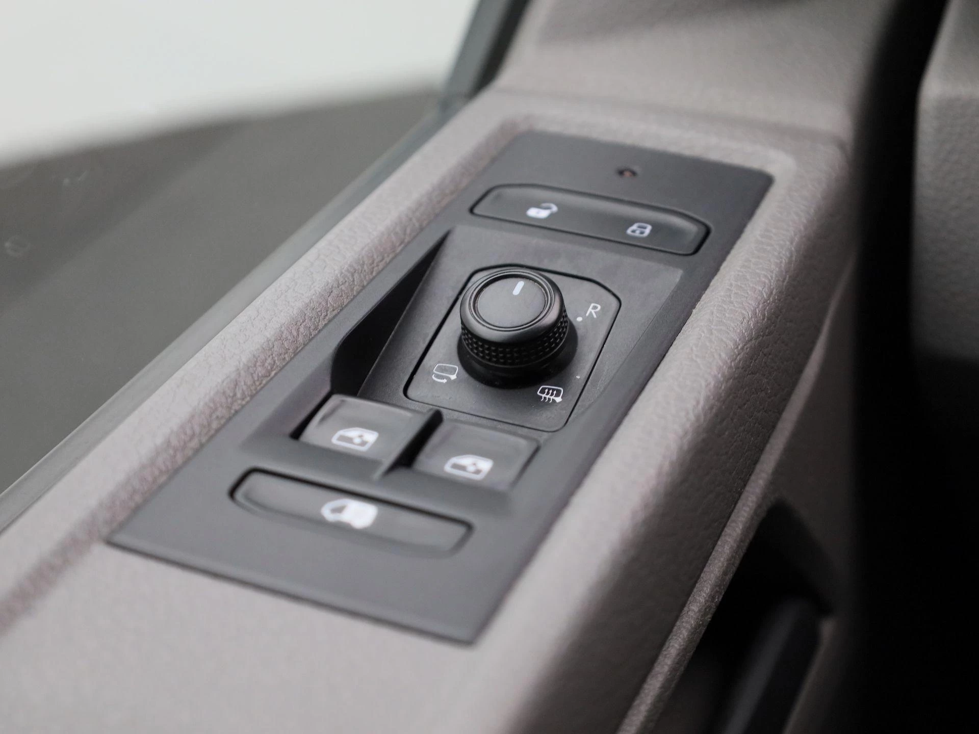 Volkswagen-Transporter-image-27