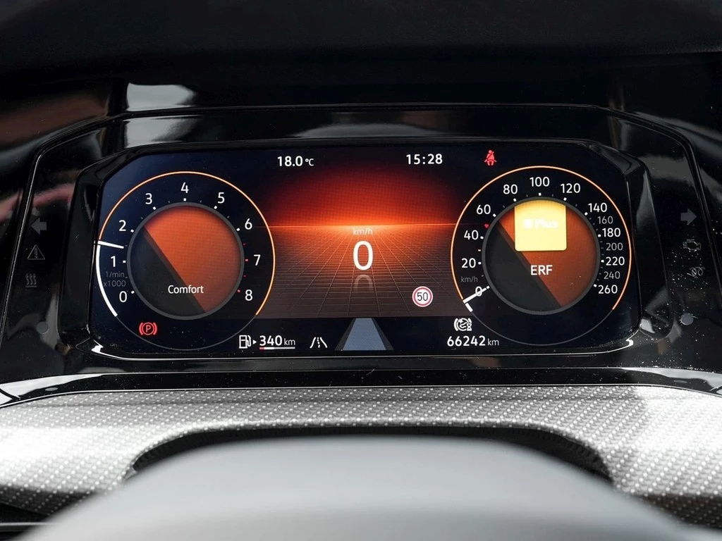Volkswagen Golf VIII 1.5 TSI R-Line Navi/LED/SHZ