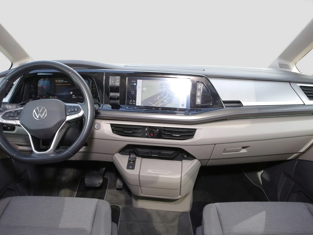 Volkswagen-Multivan-image-10